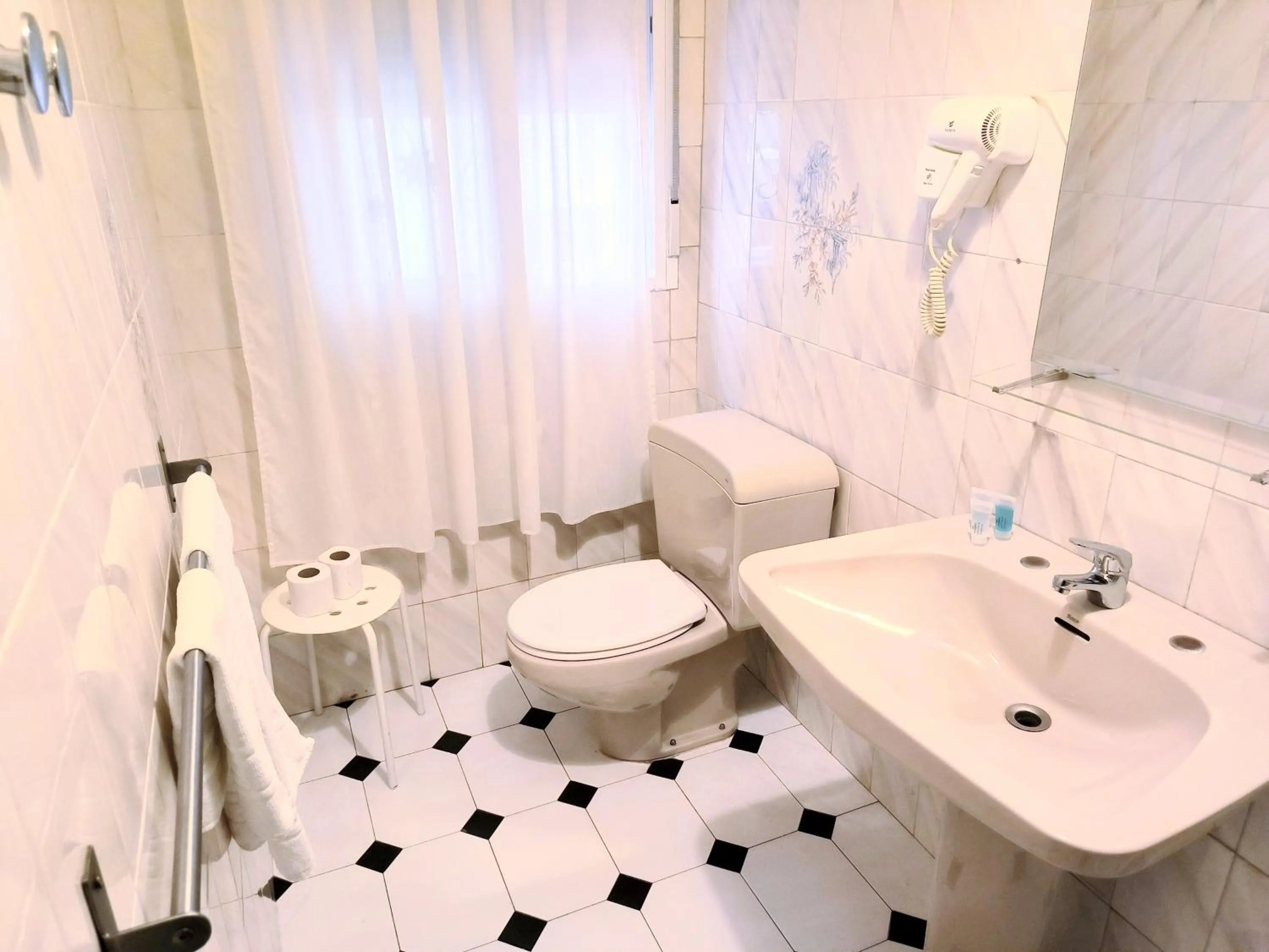 Bathroom in Pension Perez Montilla