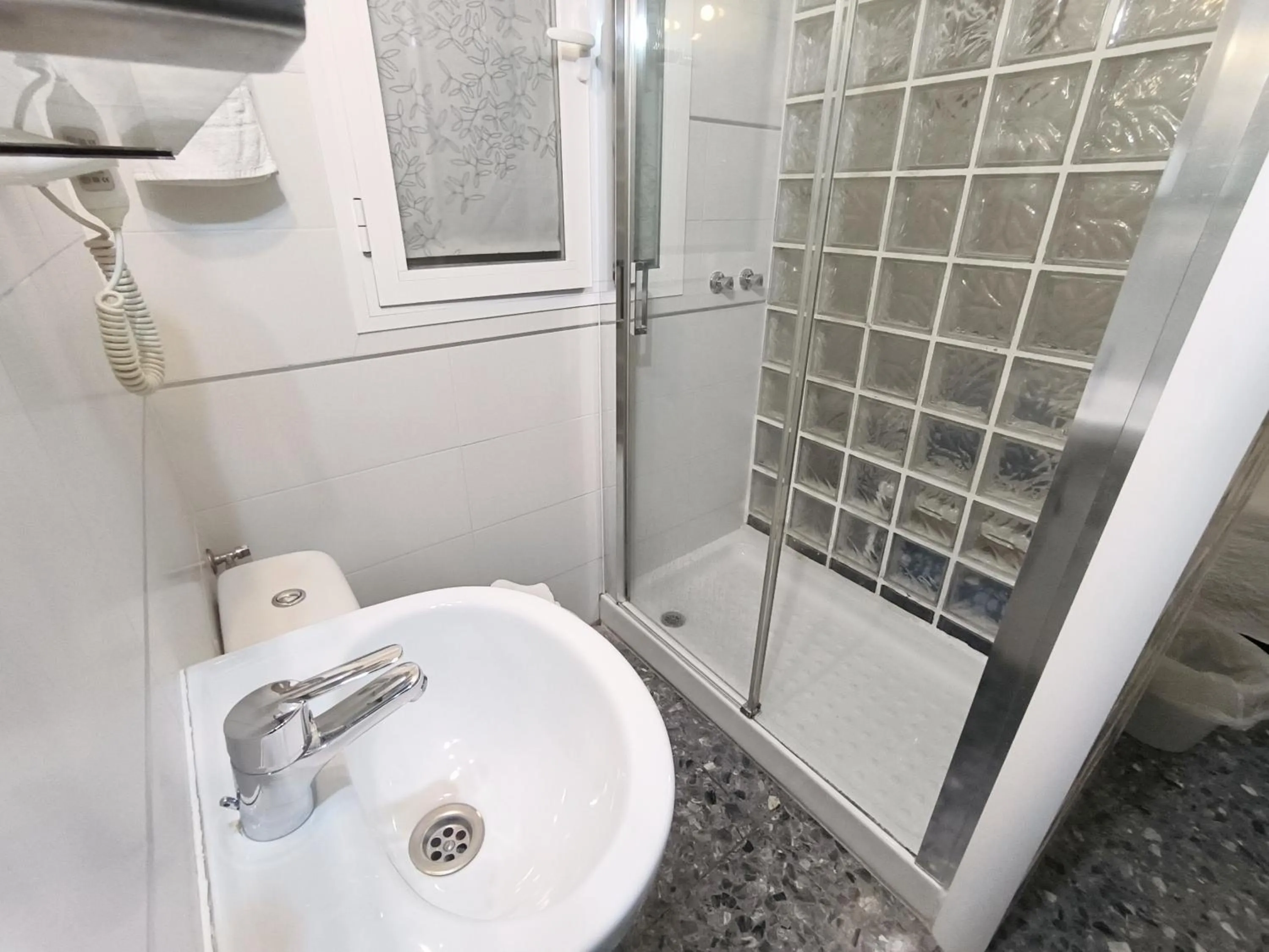 Bathroom in Pension Perez Montilla