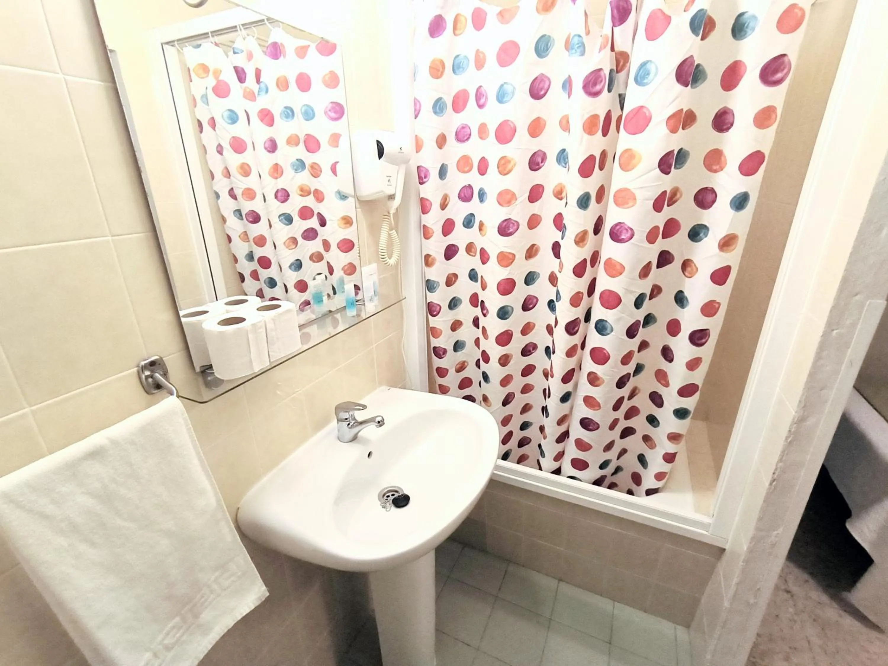 Bathroom in Pension Perez Montilla