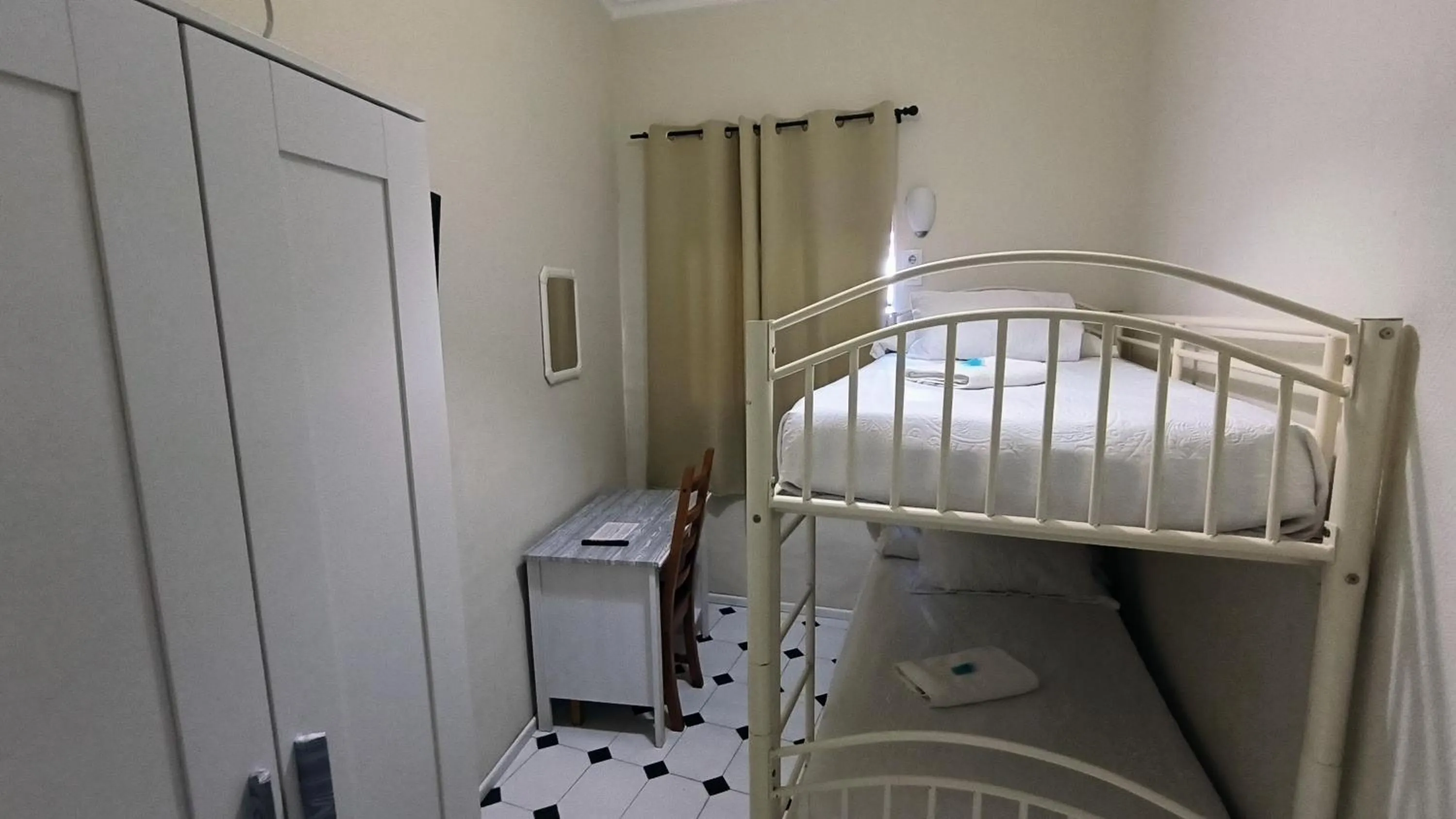 Photo of the whole room, Bed in Pension Perez Montilla