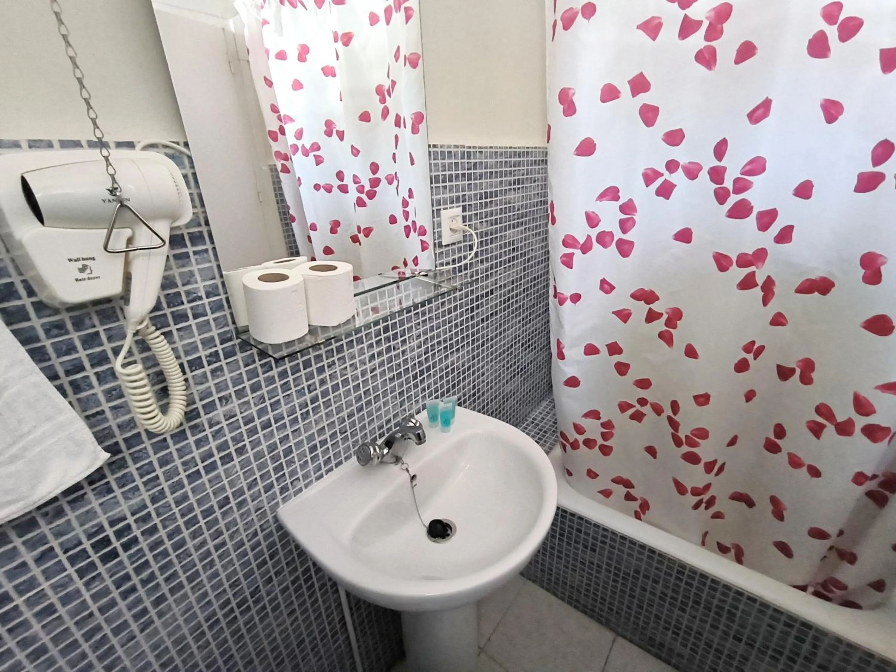 Bathroom in Pension Perez Montilla