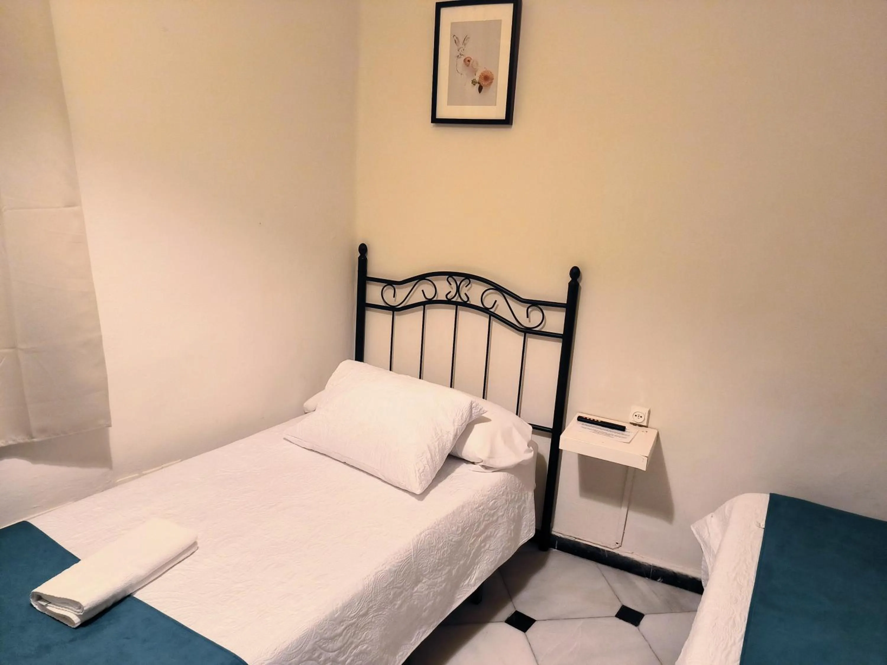 Photo of the whole room, Bed in Pension Perez Montilla
