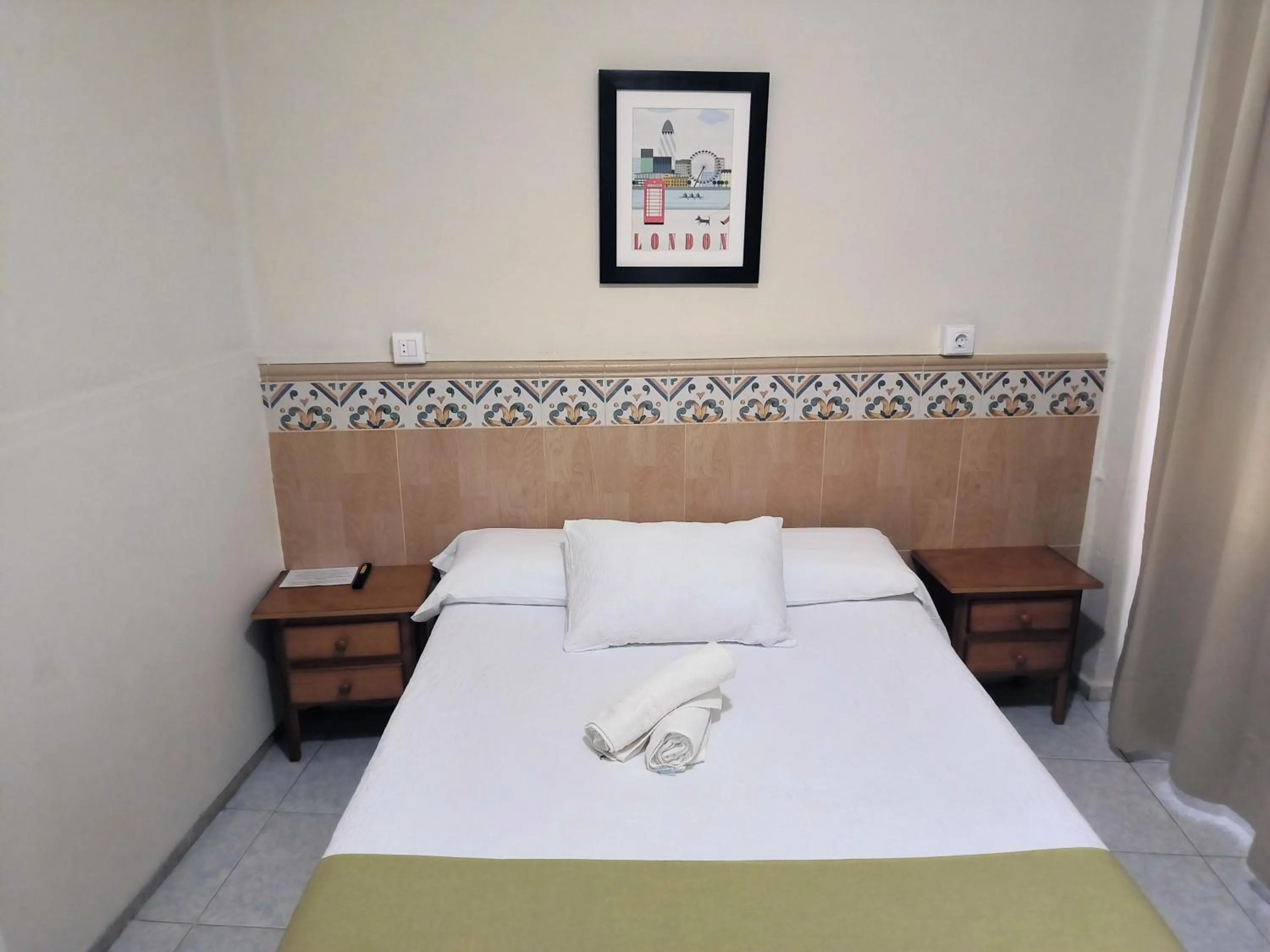 Photo of the whole room, Bed in Pension Perez Montilla