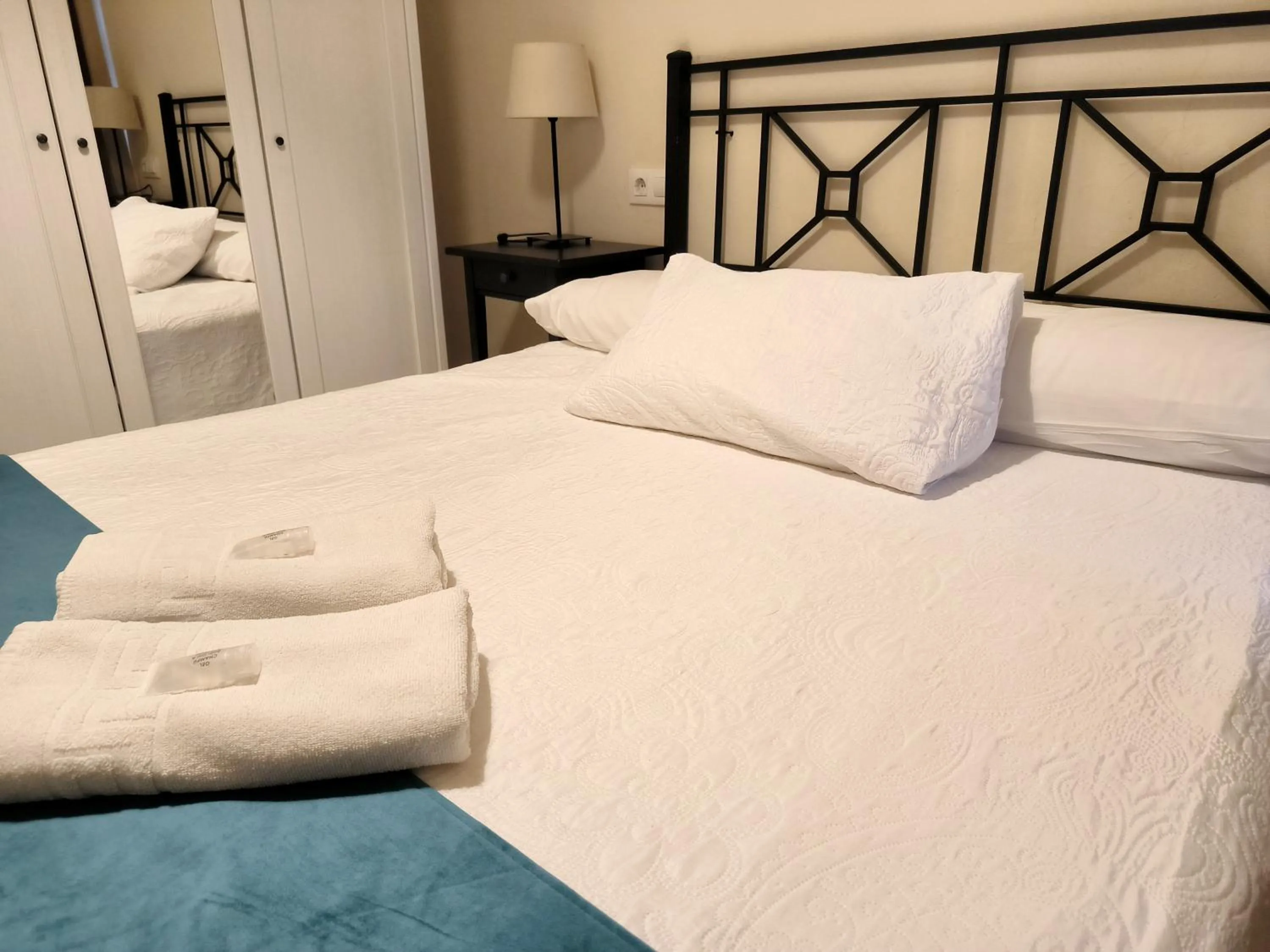 Photo of the whole room, Bed in Pension Perez Montilla