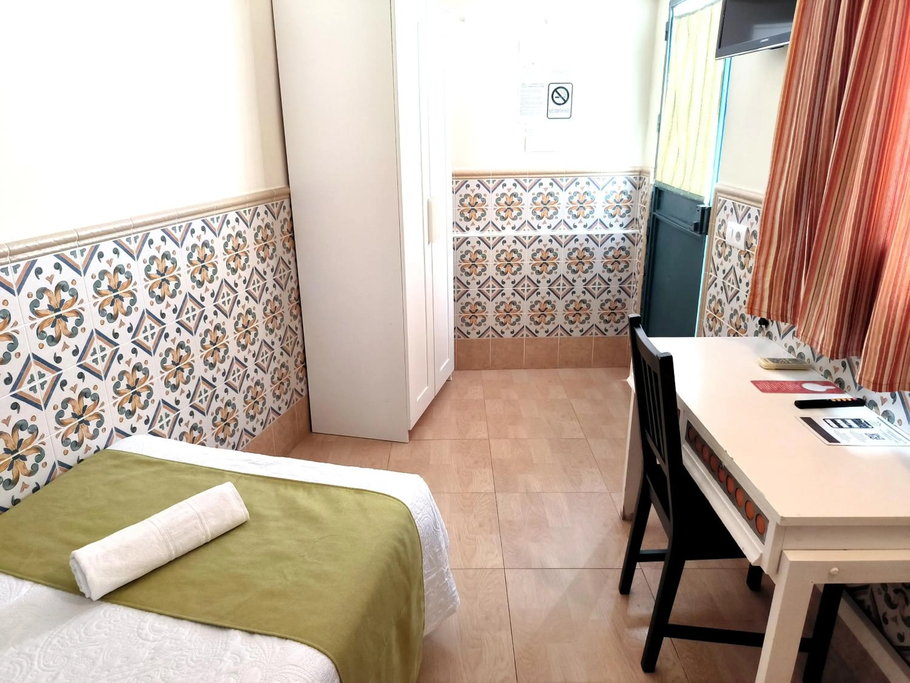 Photo of the whole room, Bed in Pension Perez Montilla