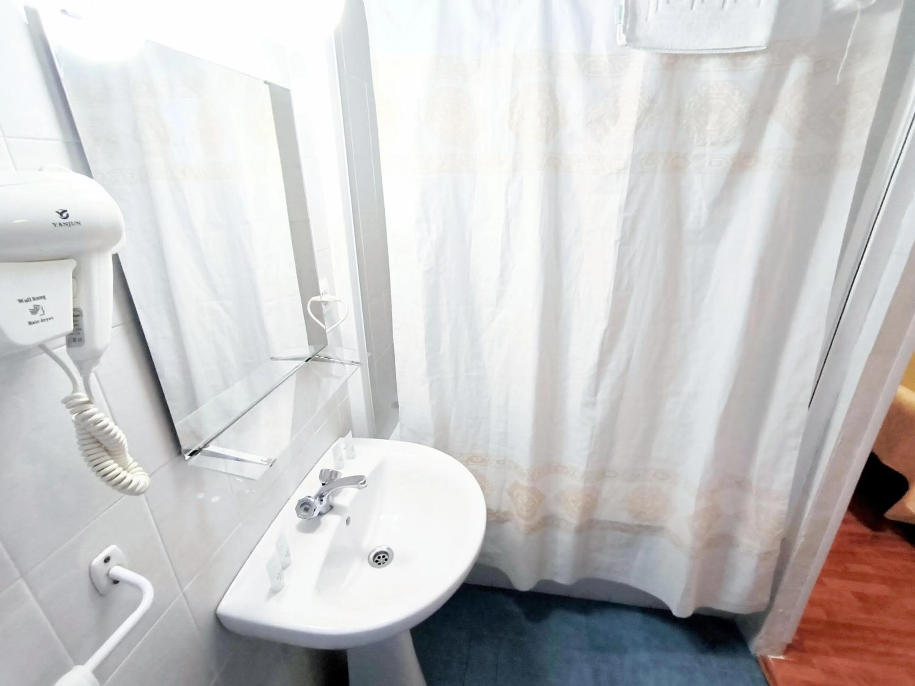 Bathroom in Pension Perez Montilla