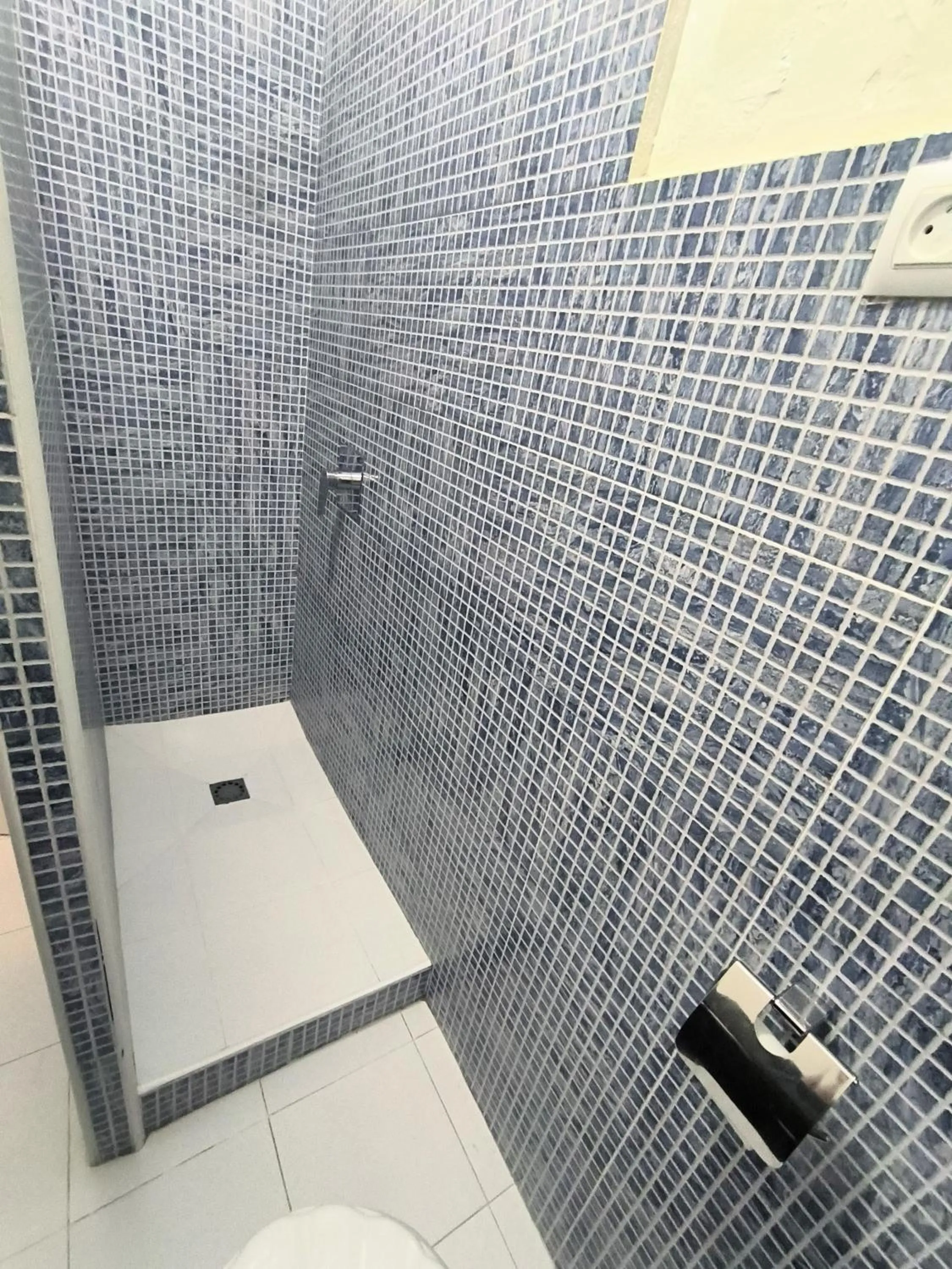 Shower in Pension Perez Montilla