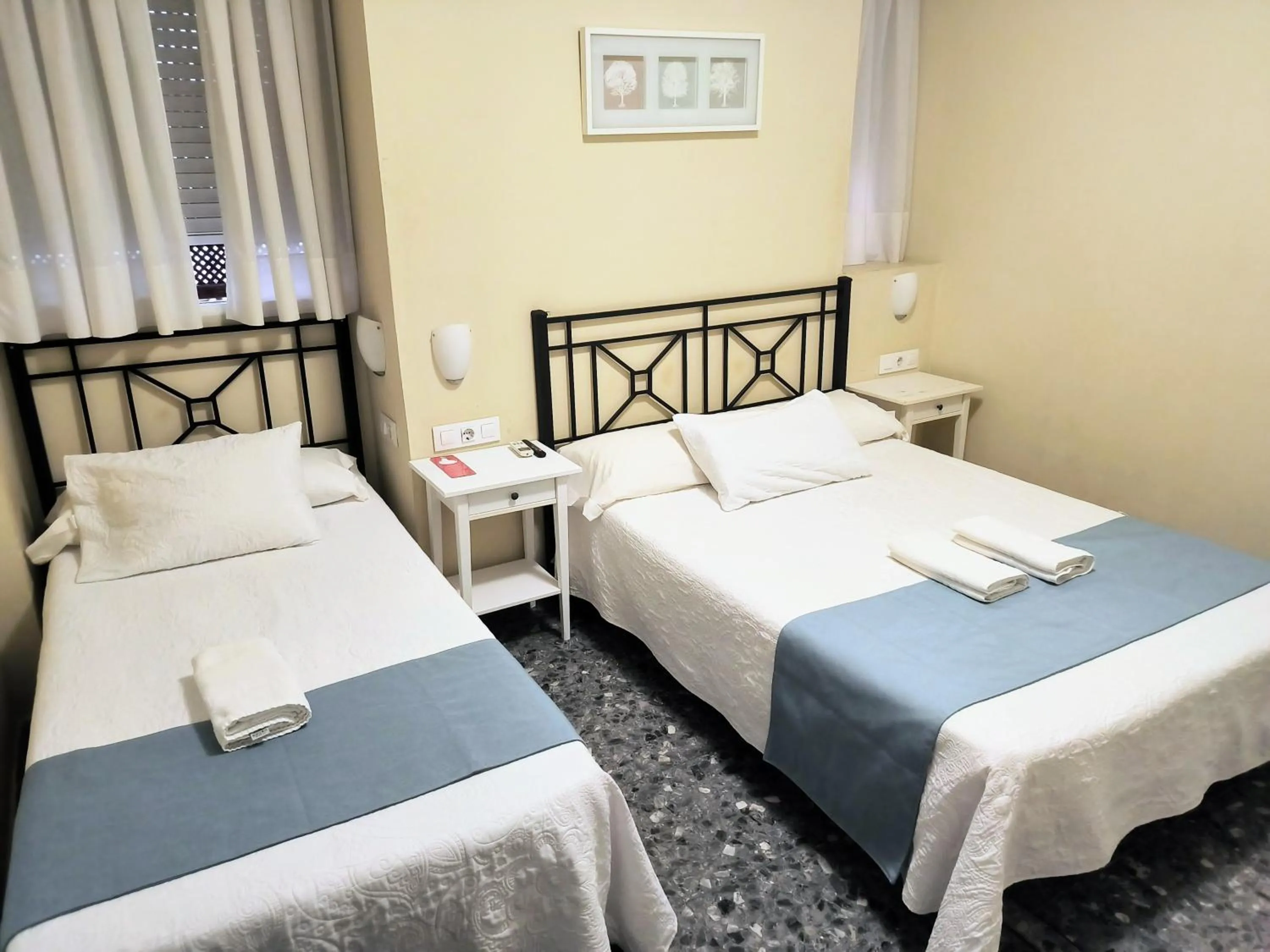 Photo of the whole room, Bed in Pension Perez Montilla