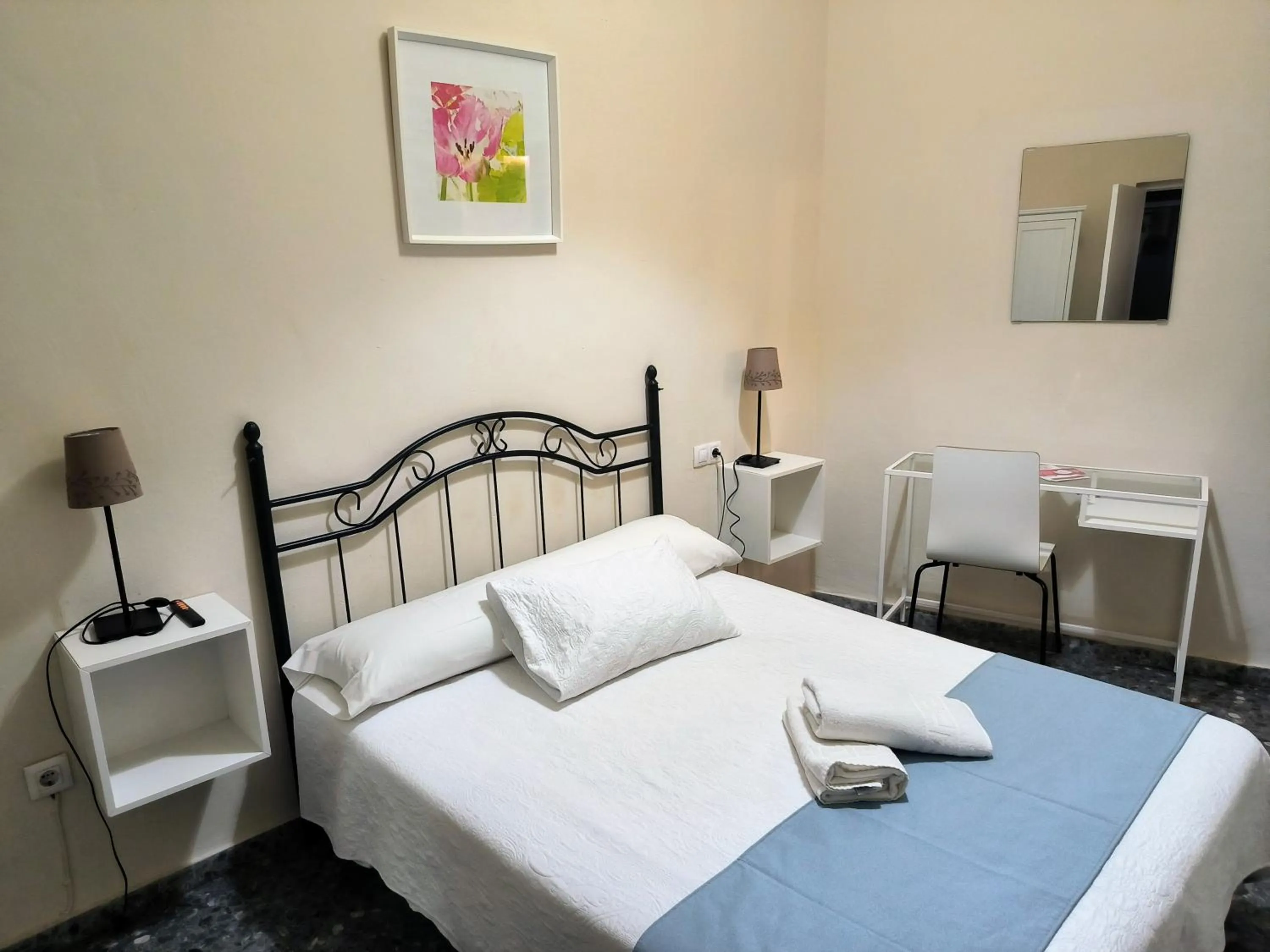 Photo of the whole room, Bed in Pension Perez Montilla