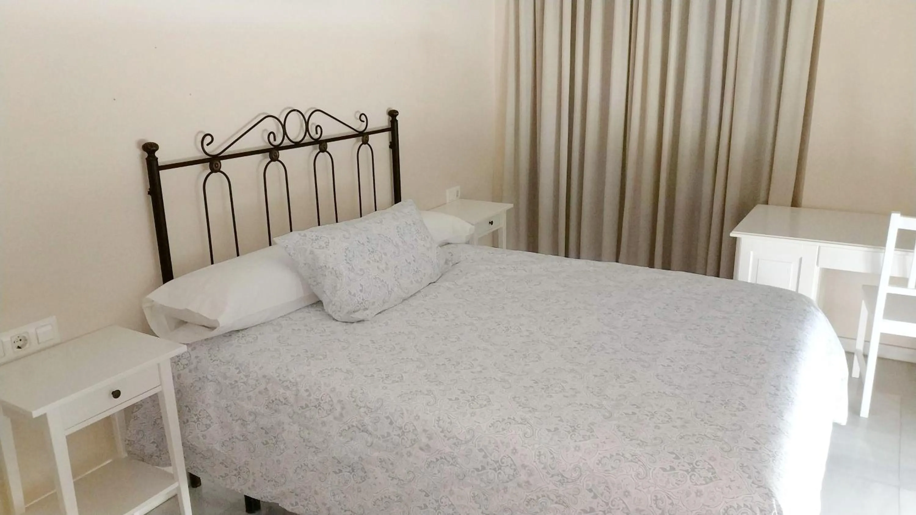 Bedroom, Bed in Pension Perez Montilla