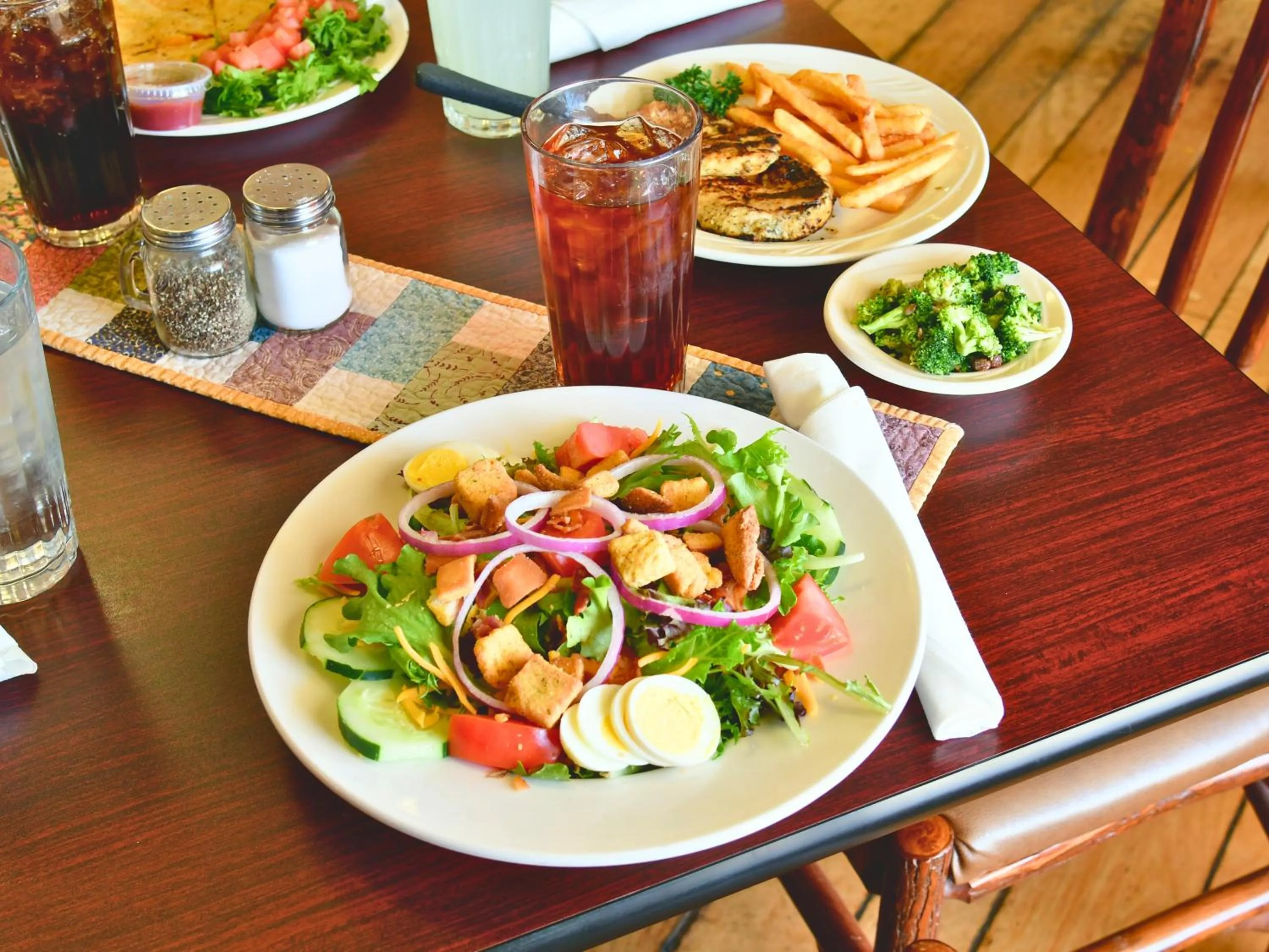 Restaurant/places to eat in Clifty Inn