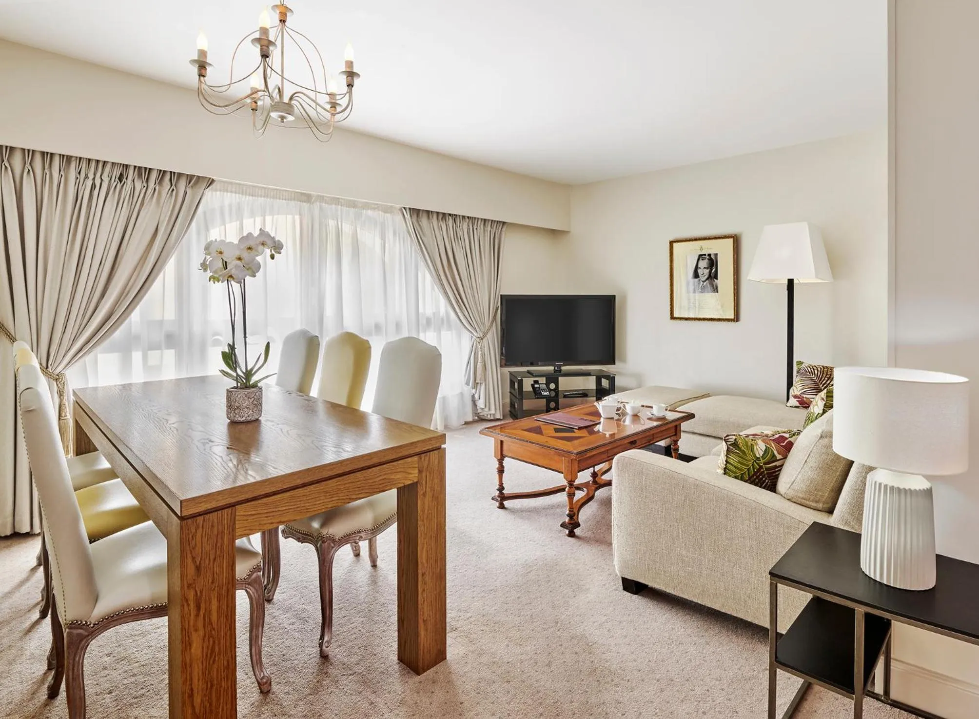 Communal lounge/ TV room in La Résidence de La Réserve