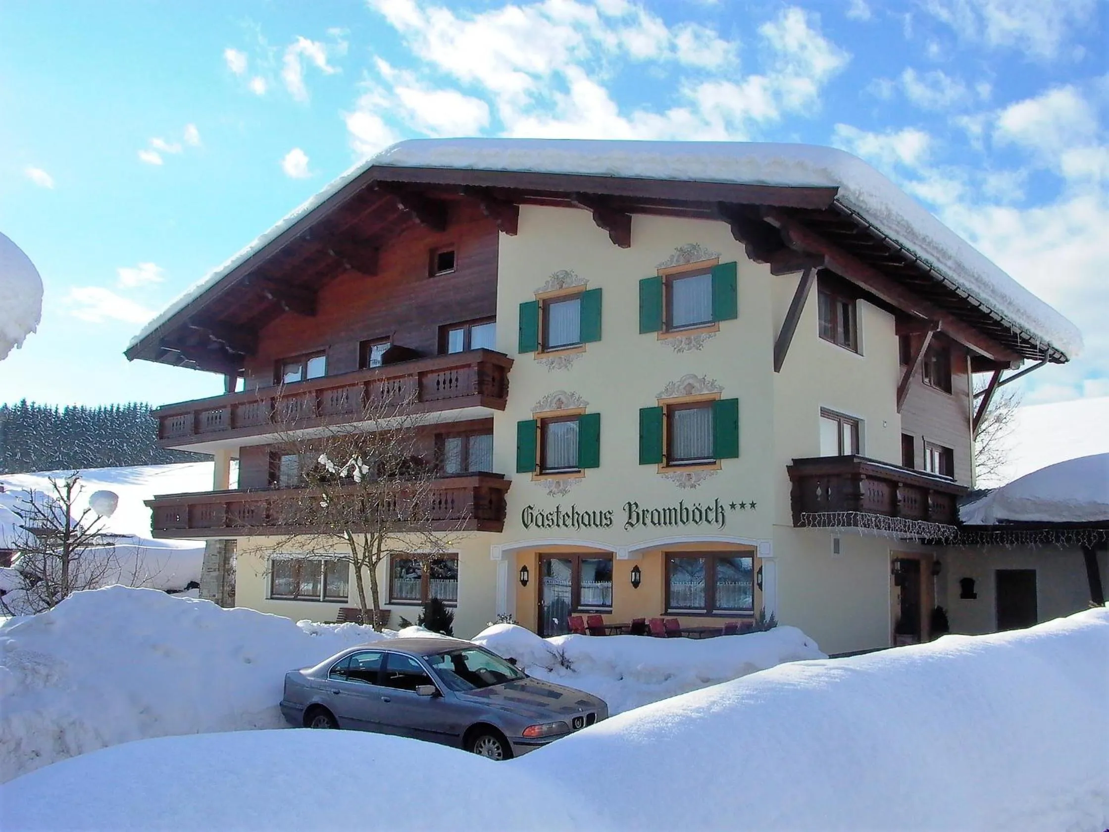 Property building in Gästehaus Bramböck
