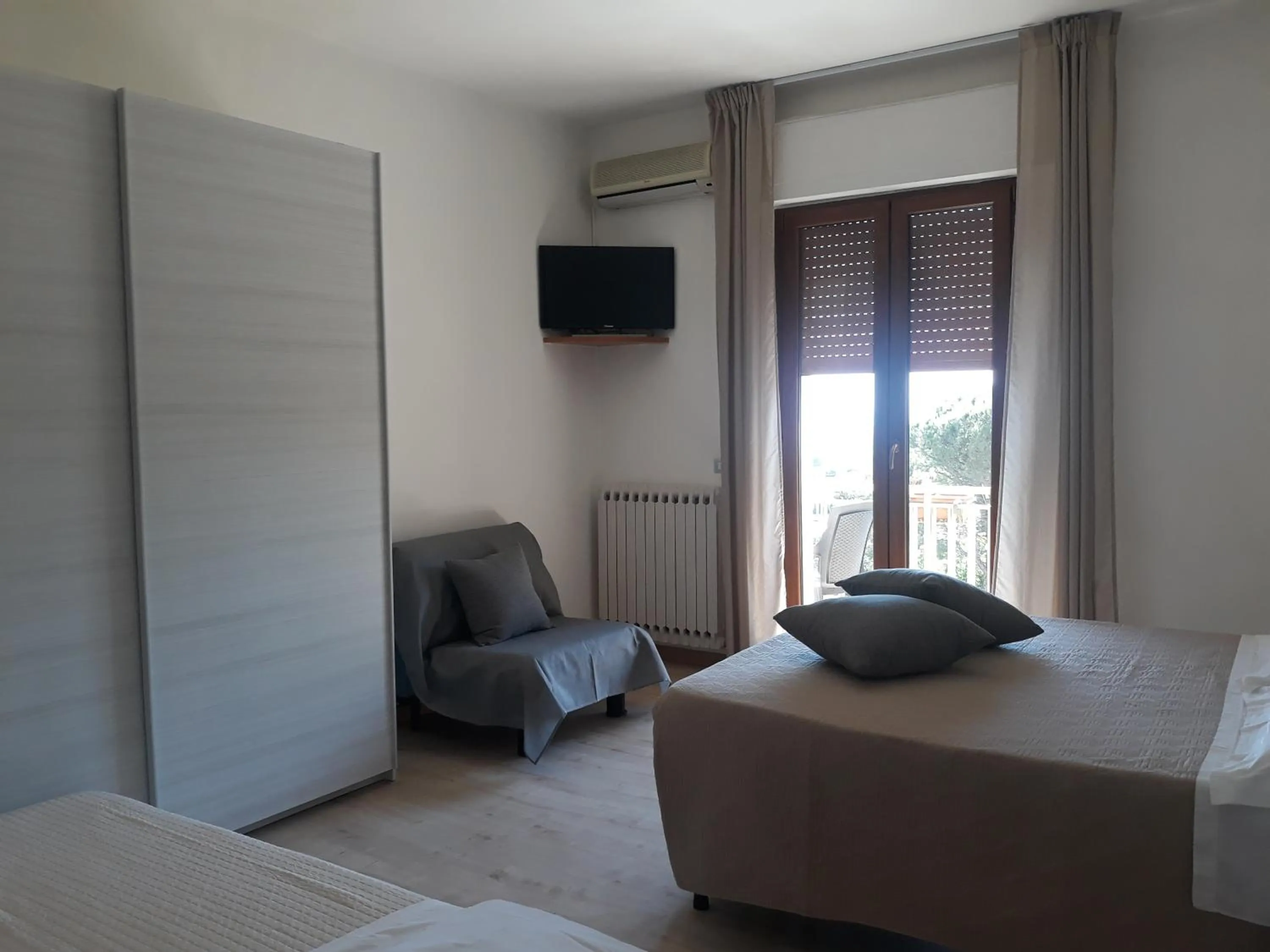 Photo of the whole room, Bed in Hotel Tirrenia