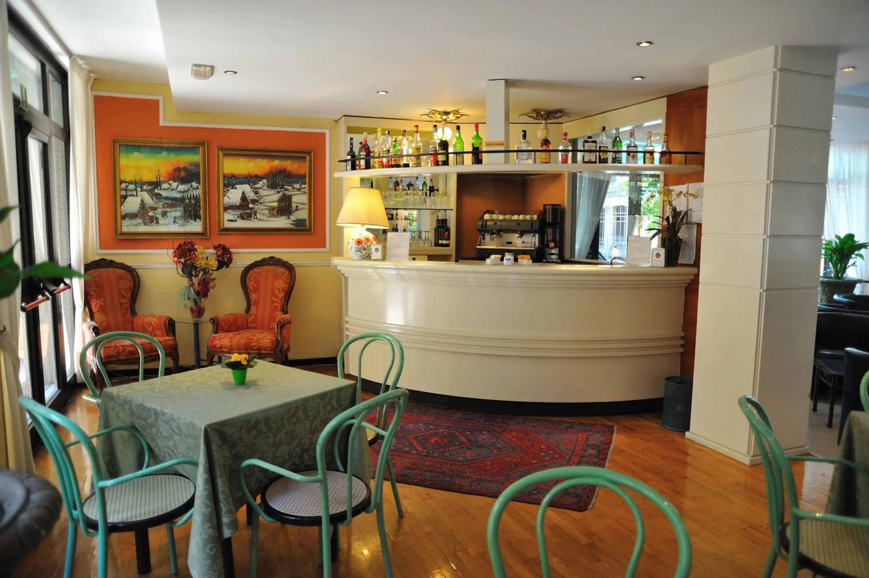 Communal lounge/ TV room in Hotel Salus