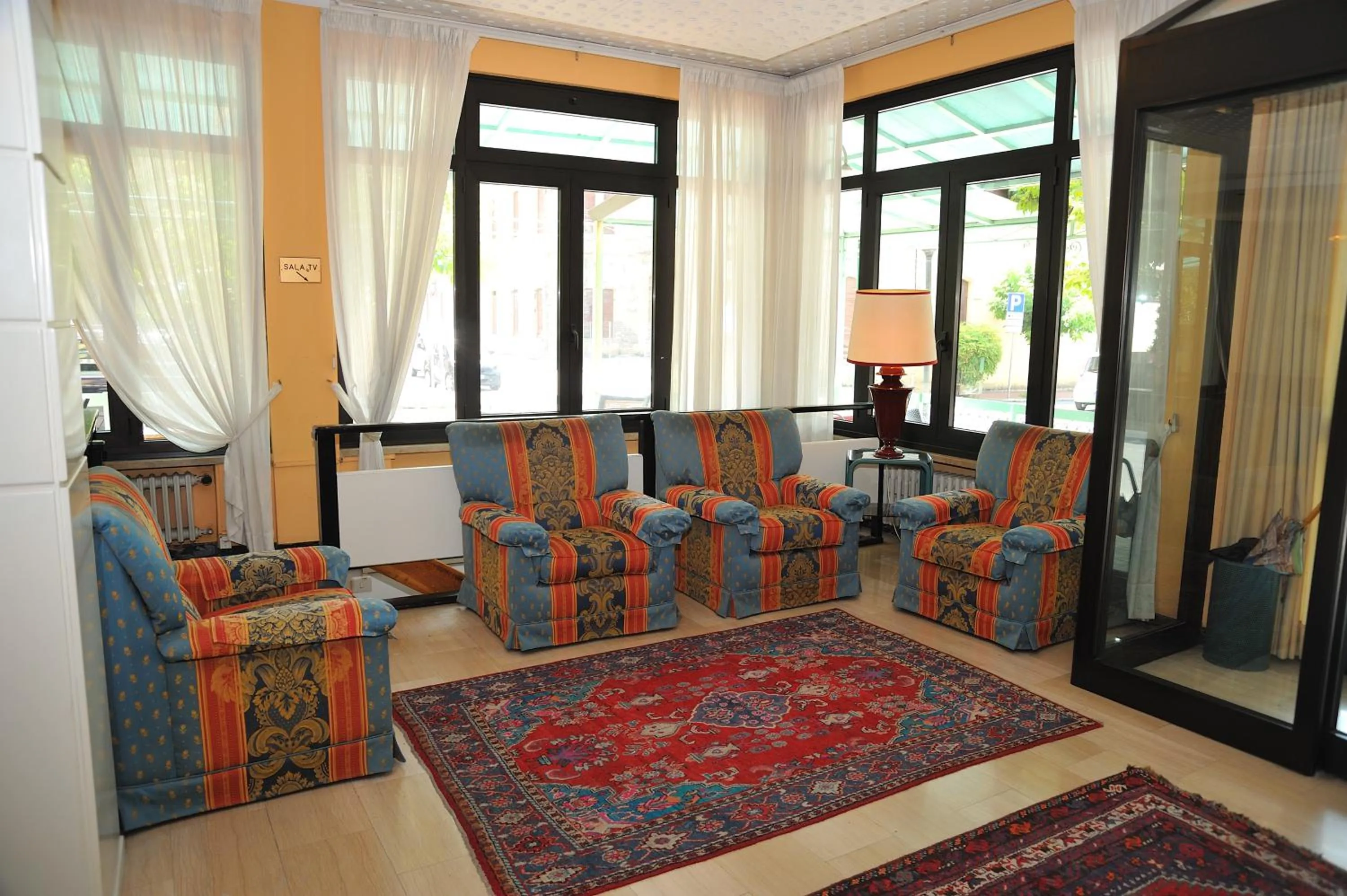 Communal lounge/ TV room in Hotel Salus