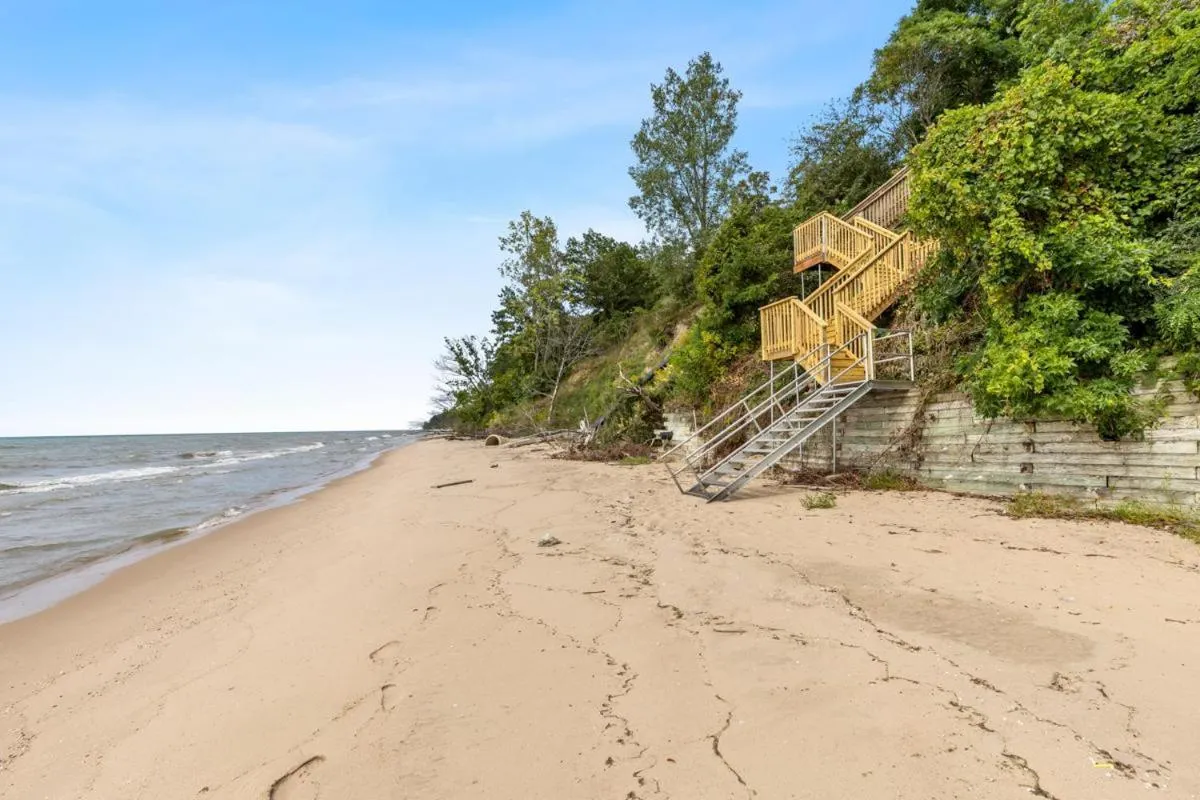 Other in 100 private beach frontage on LK MI Hot tub