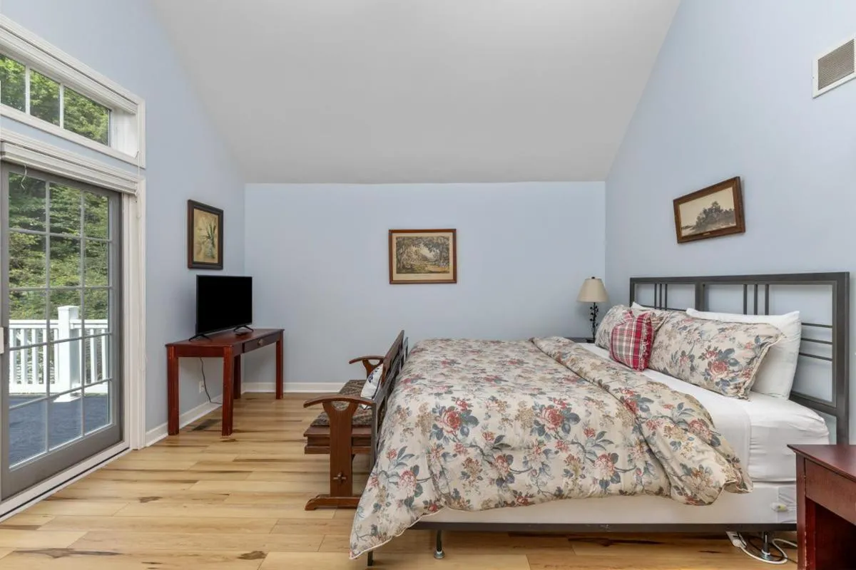 Other, Bed in 100 private beach frontage on LK MI Hot tub