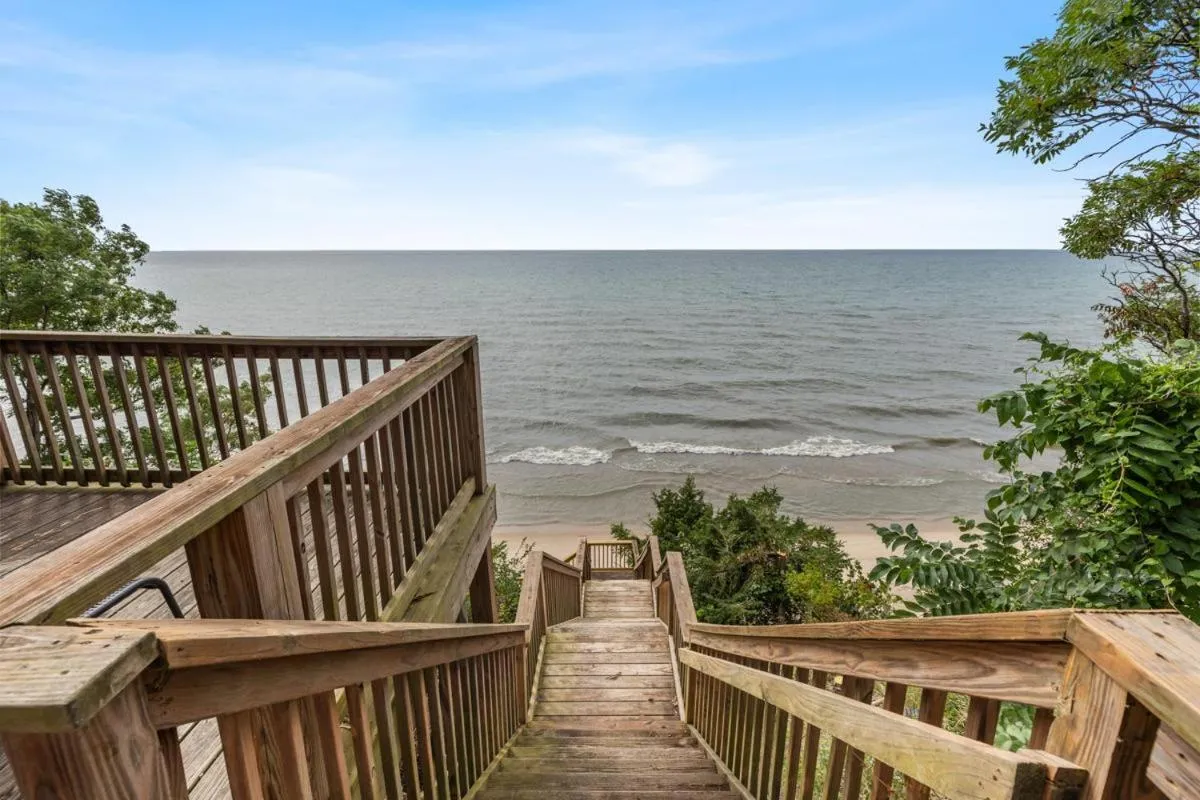 Other in 100 private beach frontage on LK MI Hot tub