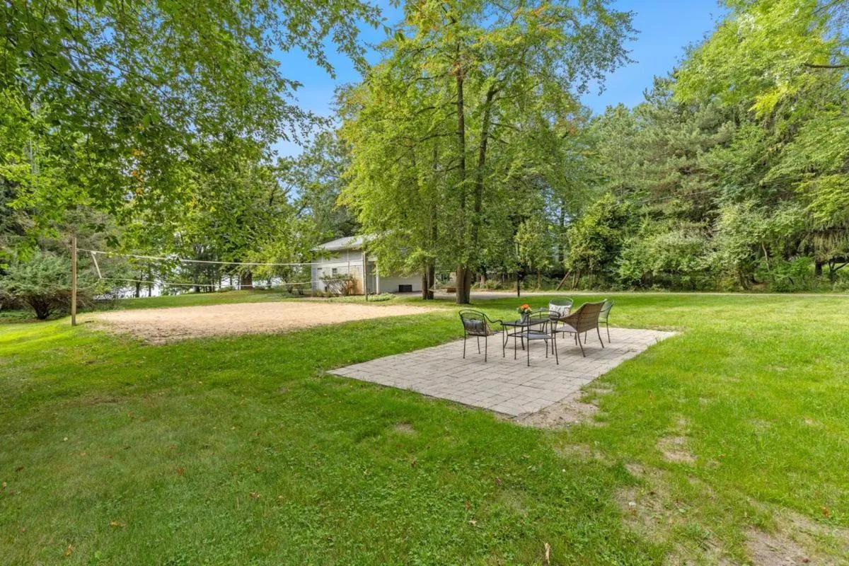 Other in 100 private beach frontage on LK MI Hot tub