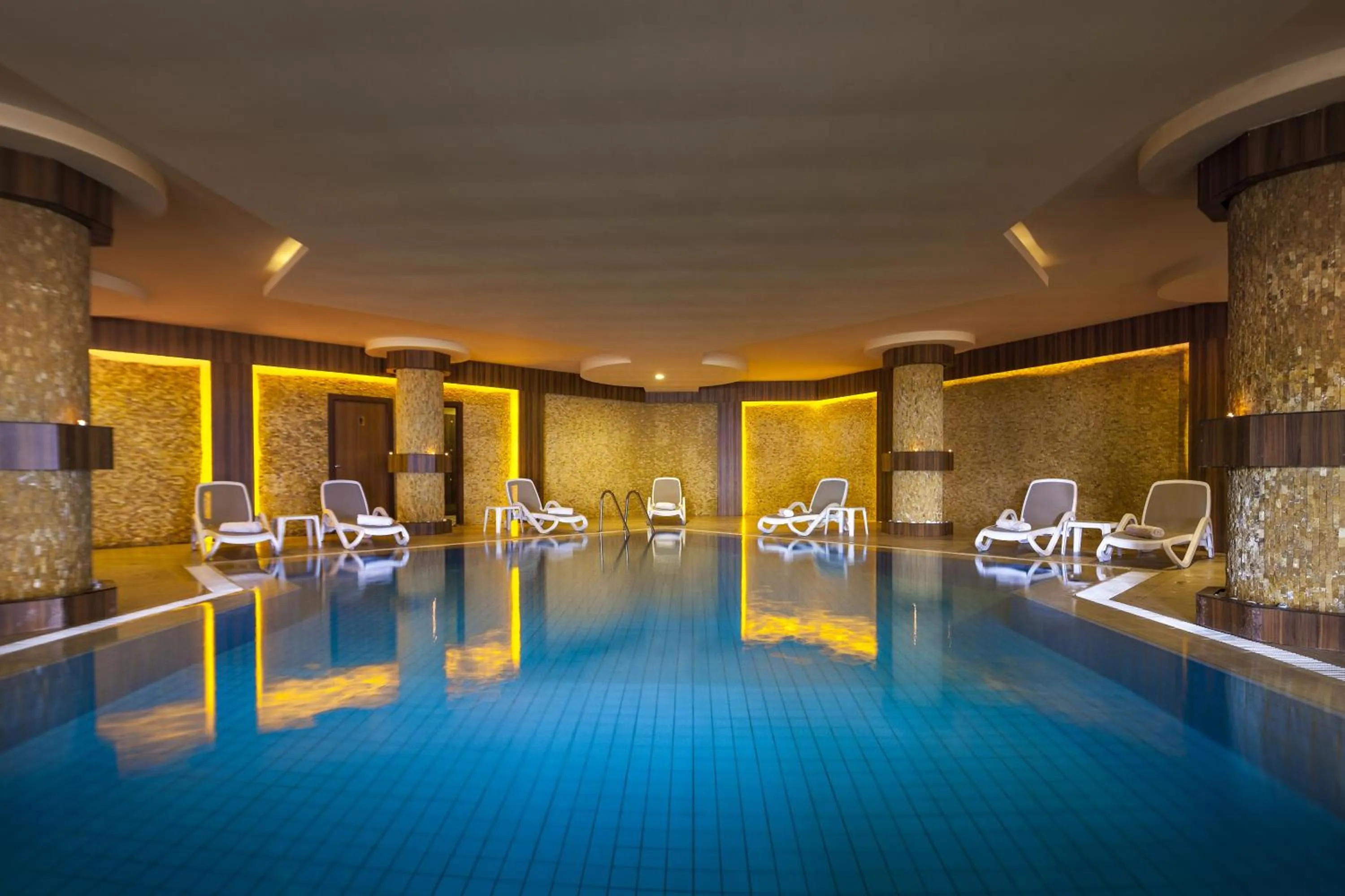 Swimming pool in Club Hotel Turan Prince World - Kids Concept