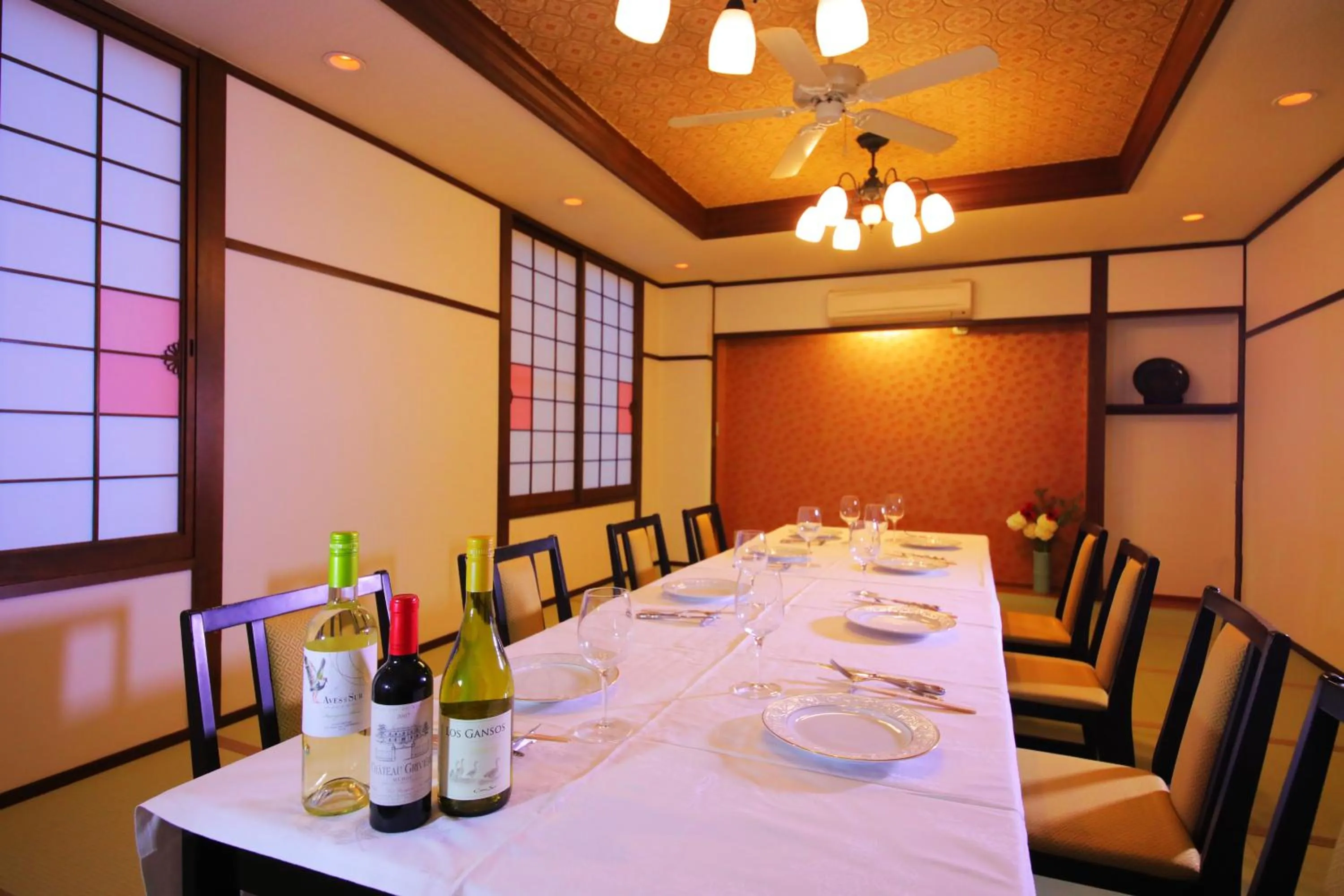 Restaurant/places to eat in Hotel Claire Higasa