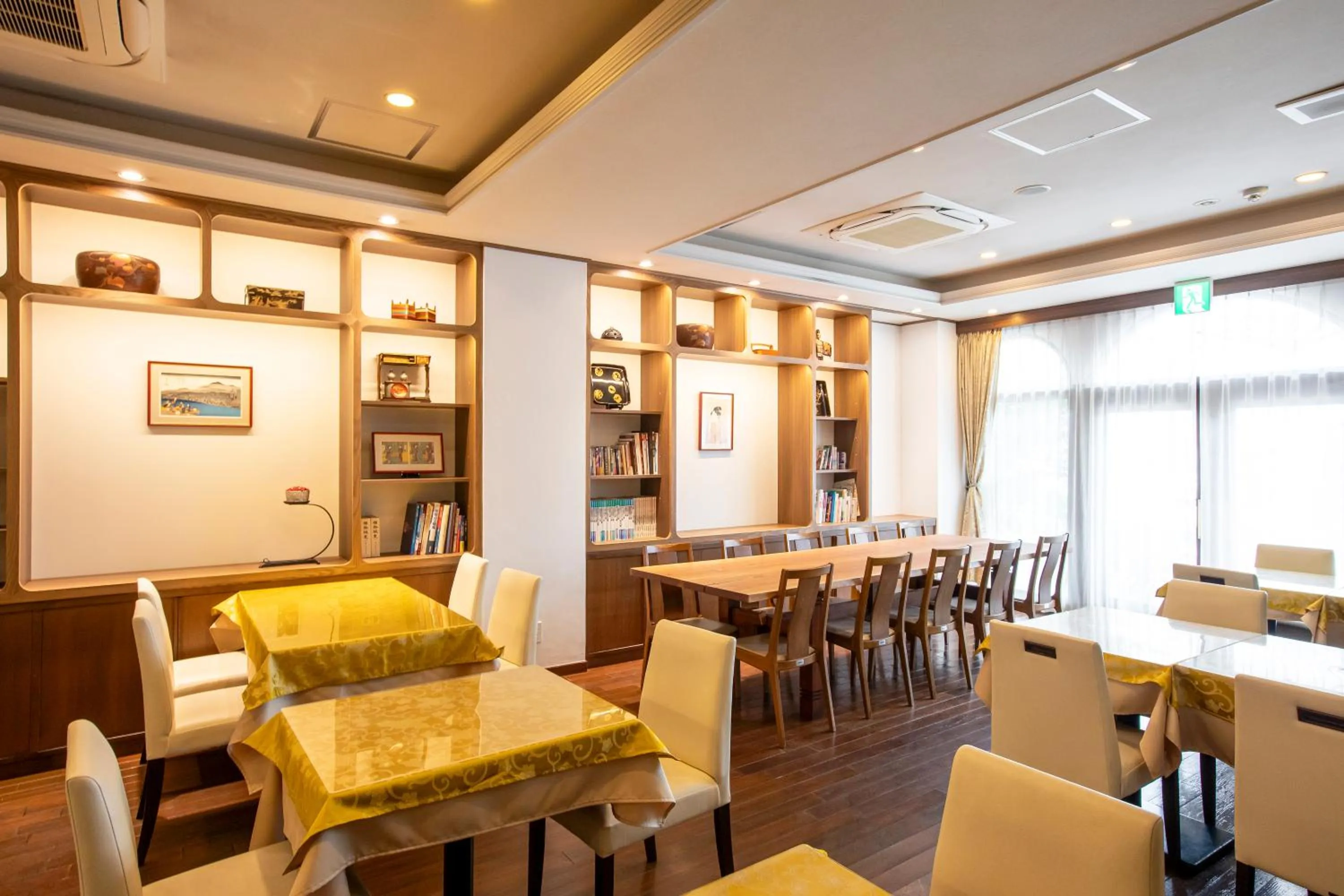 Restaurant/places to eat in Hotel Claire Higasa