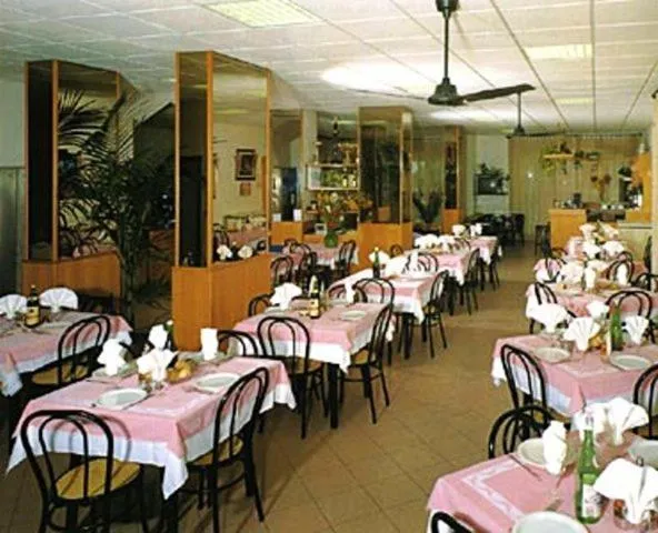 Restaurant/places to eat in Hotel Peonia
