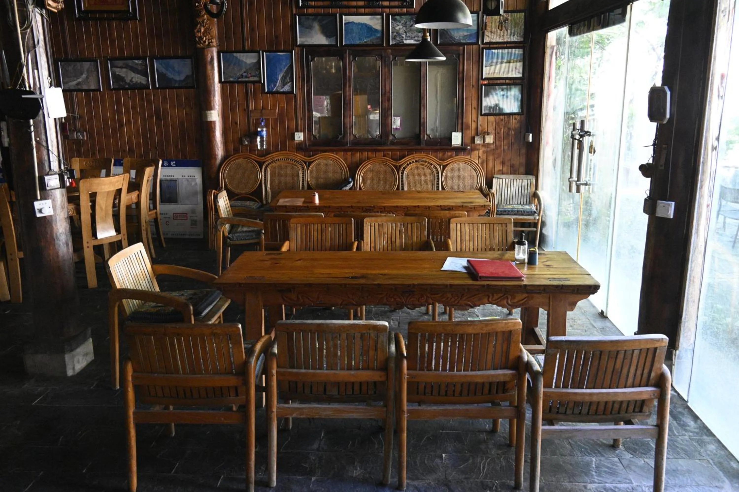 Living room in Tiger Leaping Gorge Sean’s Spring Guesthouse