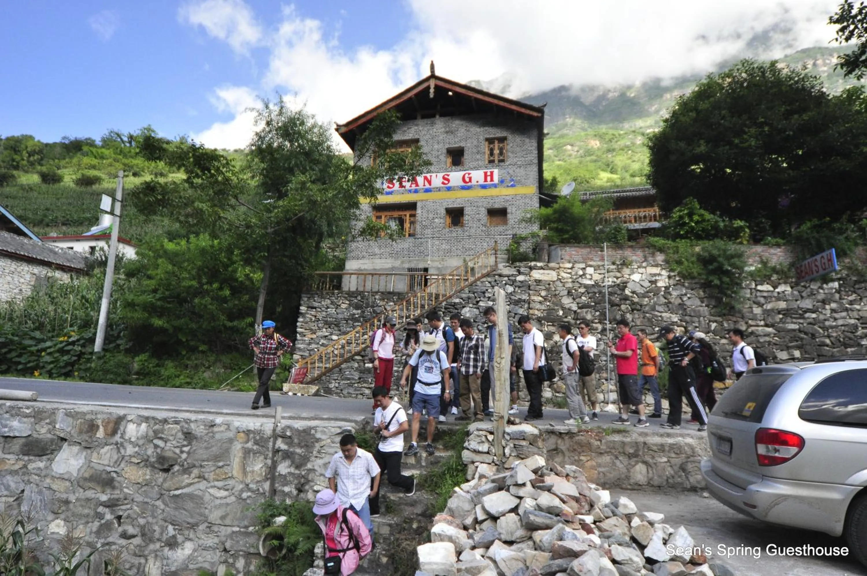 Mountain view in Tiger Leaping Gorge Sean’s Spring Guesthouse