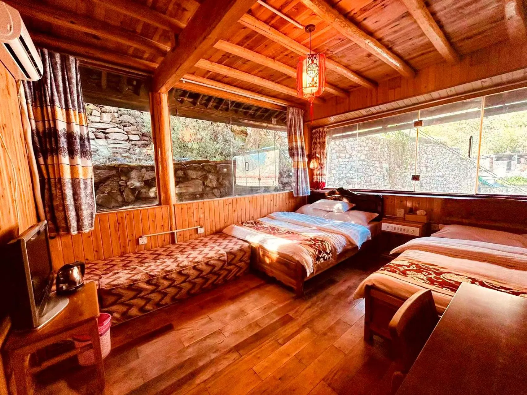 Photo of the whole room in Tiger Leaping Gorge Sean’s Spring Guesthouse