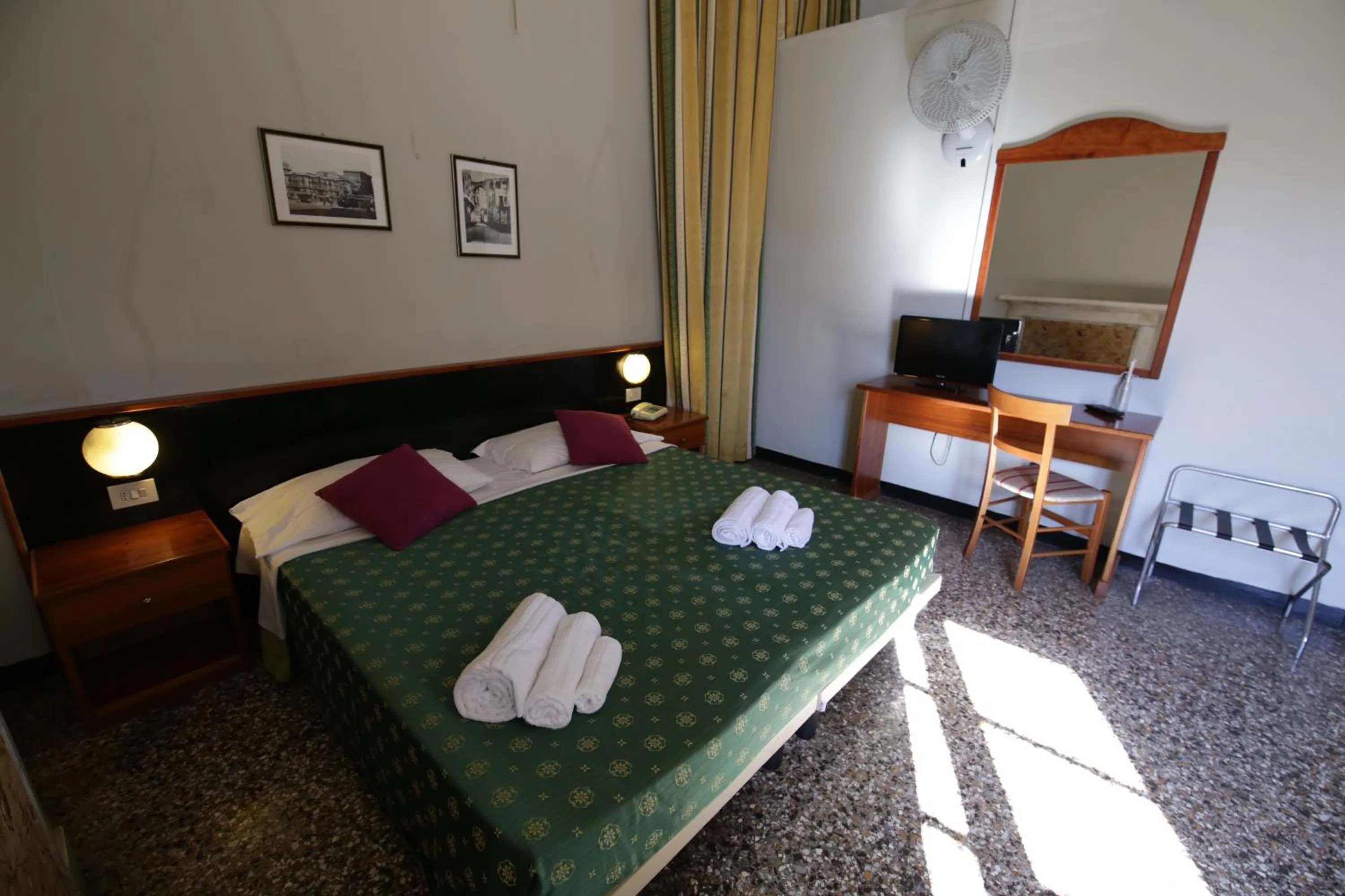 Photo of the whole room, Bed in Hotel Villa Bonera