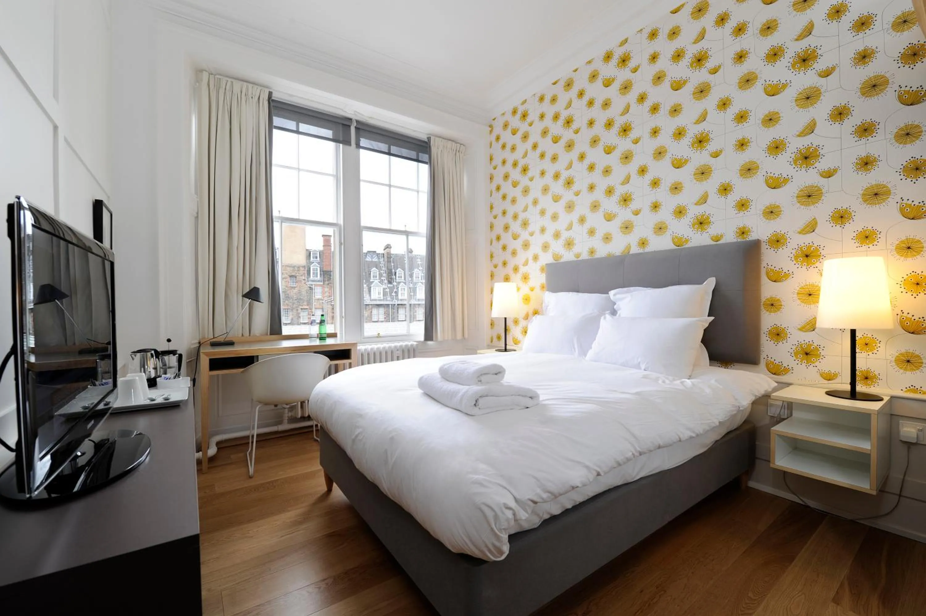 Bed in Grasshopper Hotel Glasgow