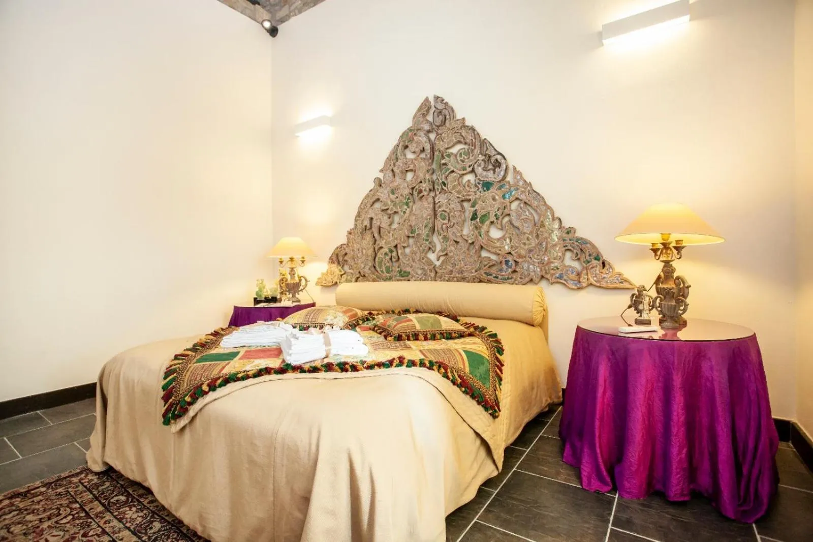 Photo of the whole room, Bed in Borgo Antico XIX sec.