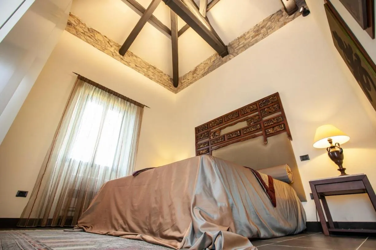 Photo of the whole room, Bed in Borgo Antico XIX sec.