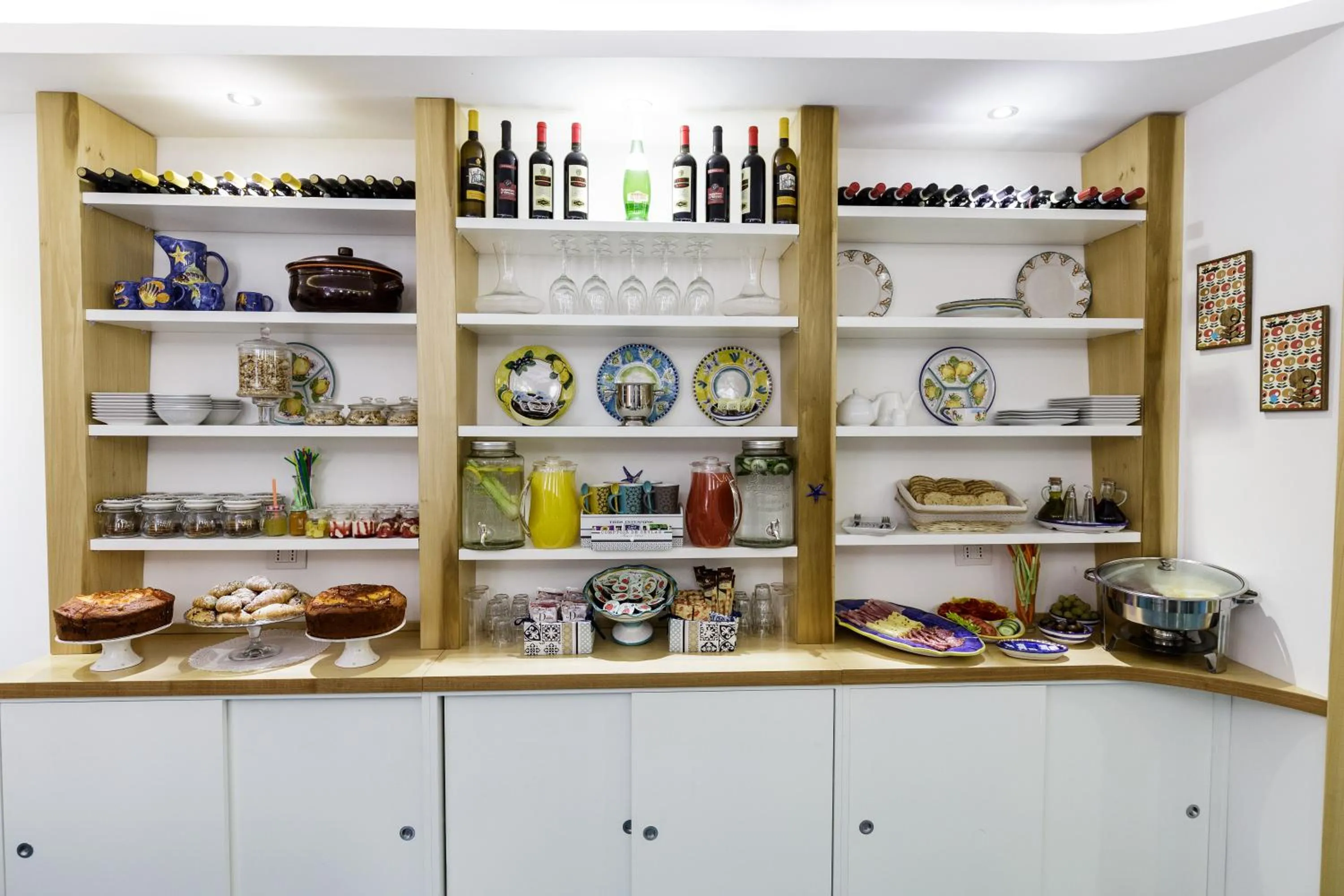 Coffee/tea facilities in 14 Leoni