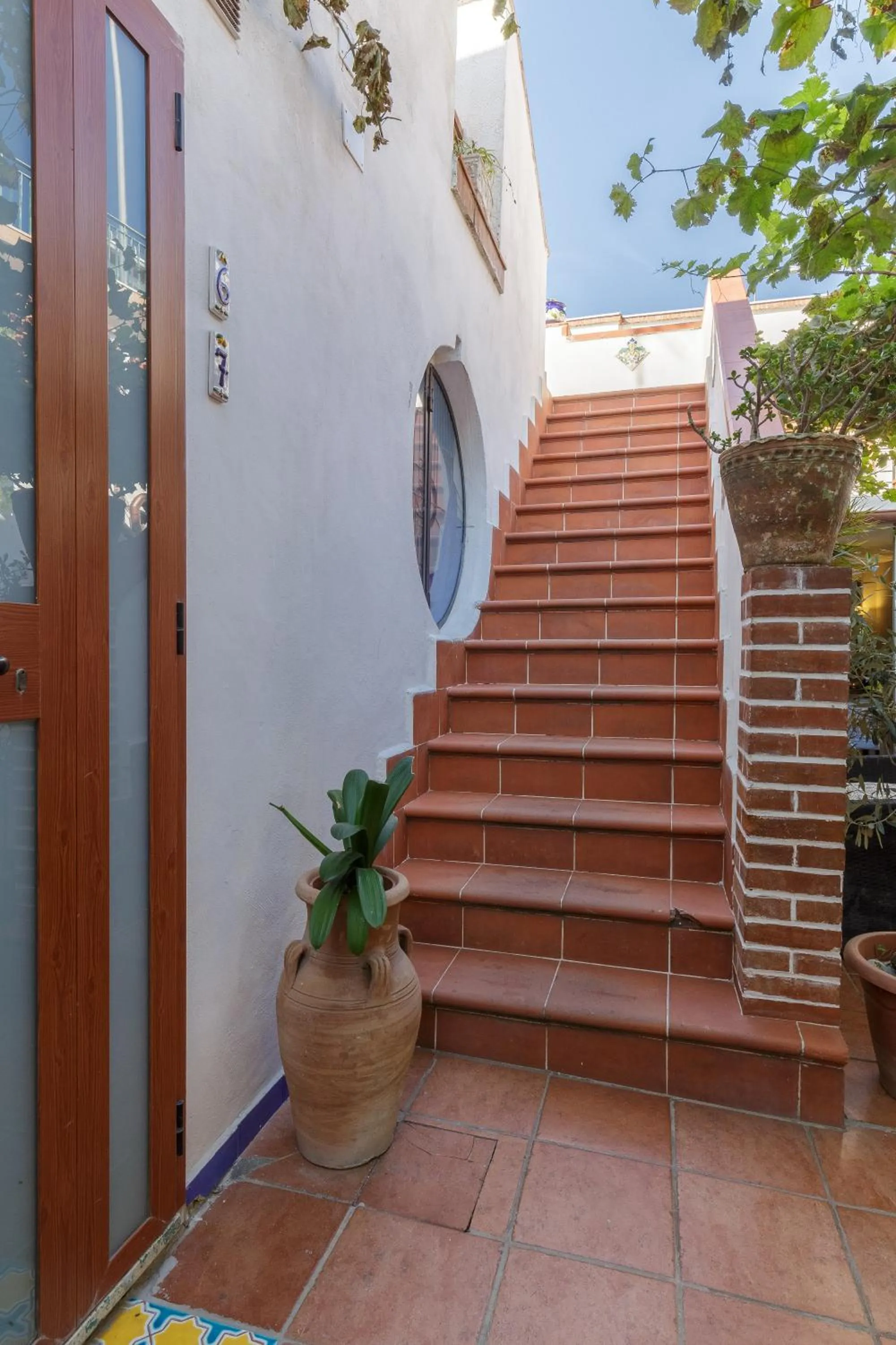 Property building in 14 Leoni