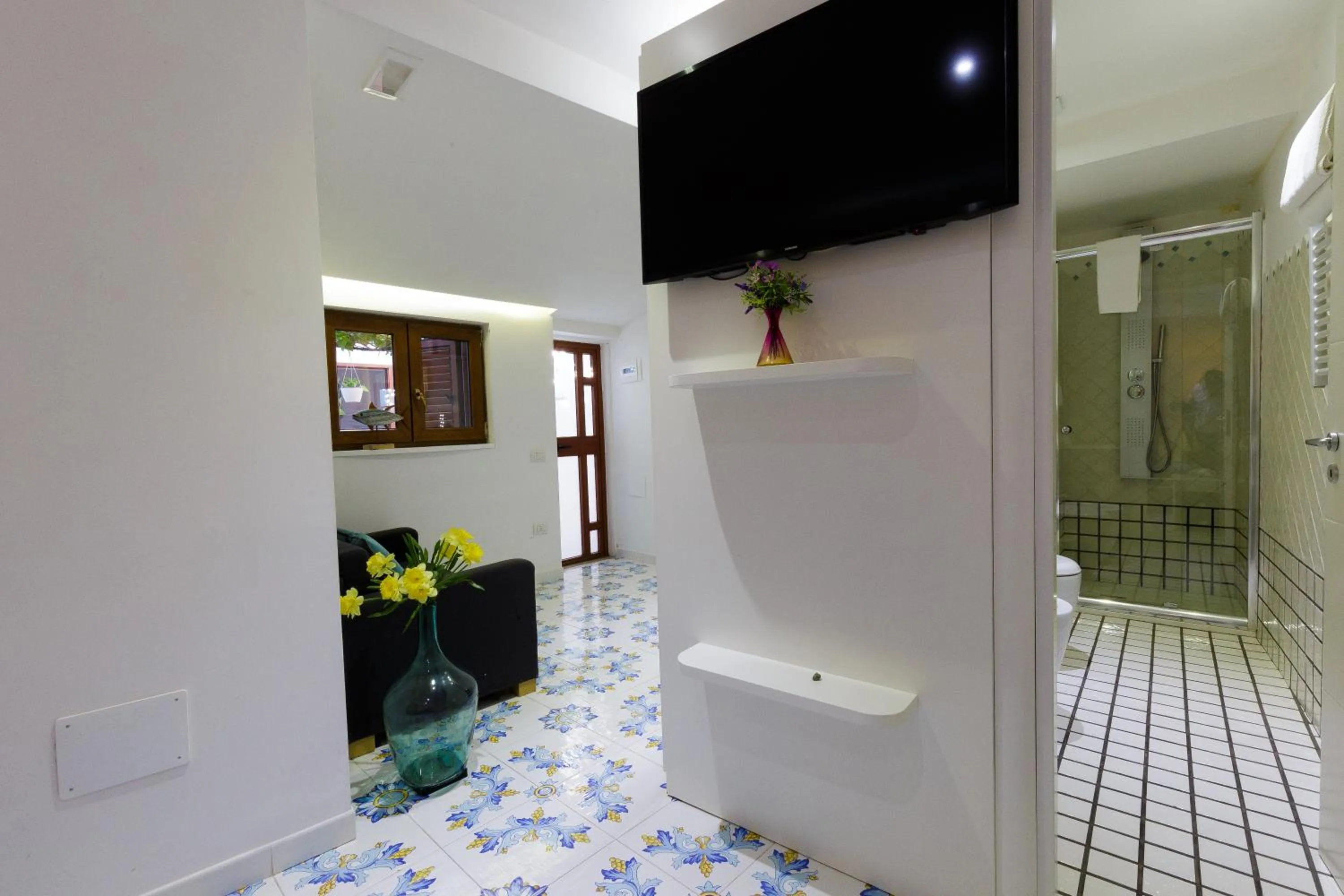 Bathroom in 14 Leoni