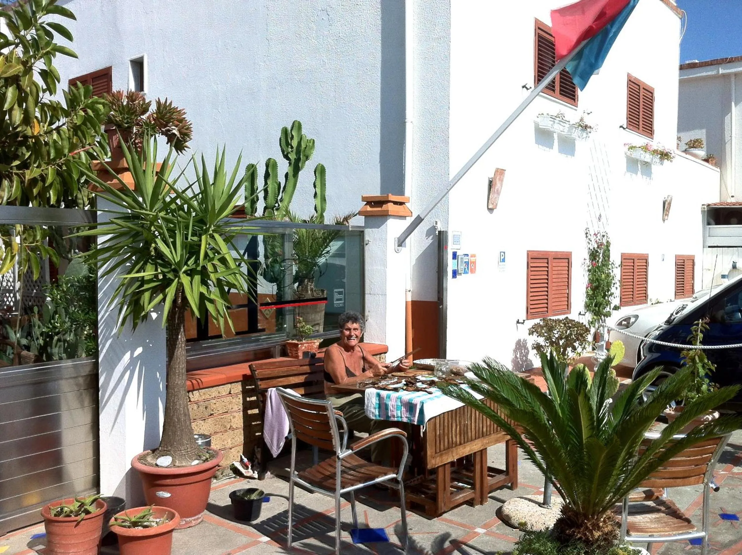 Facade/entrance in 14 Leoni