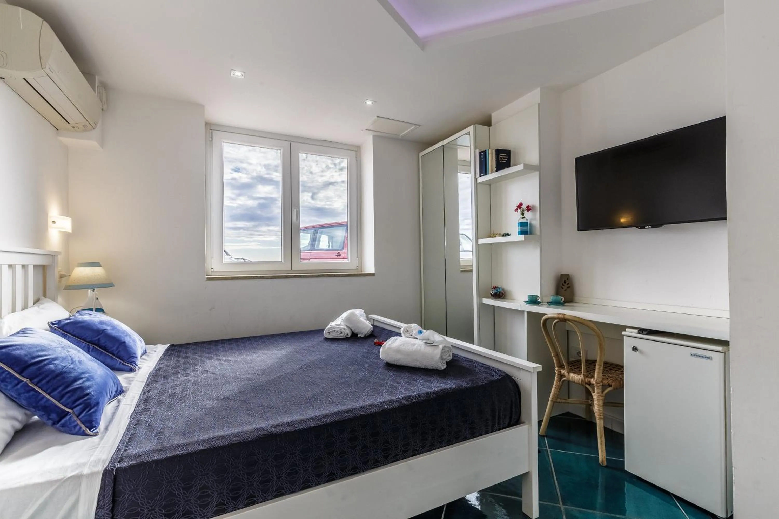 Bedroom, Bed in 14 Leoni