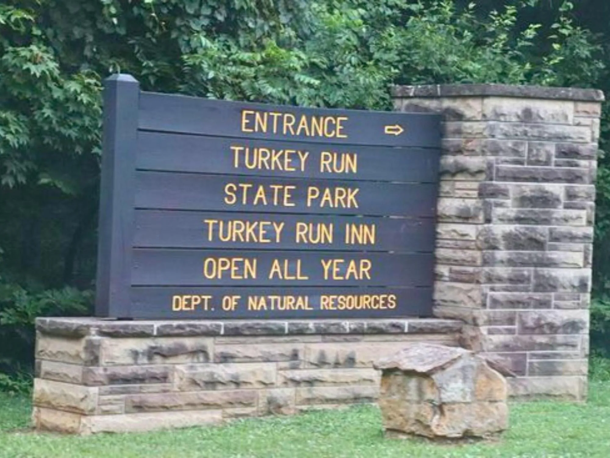 Facade/entrance in Turkey Run Inn & Cabins