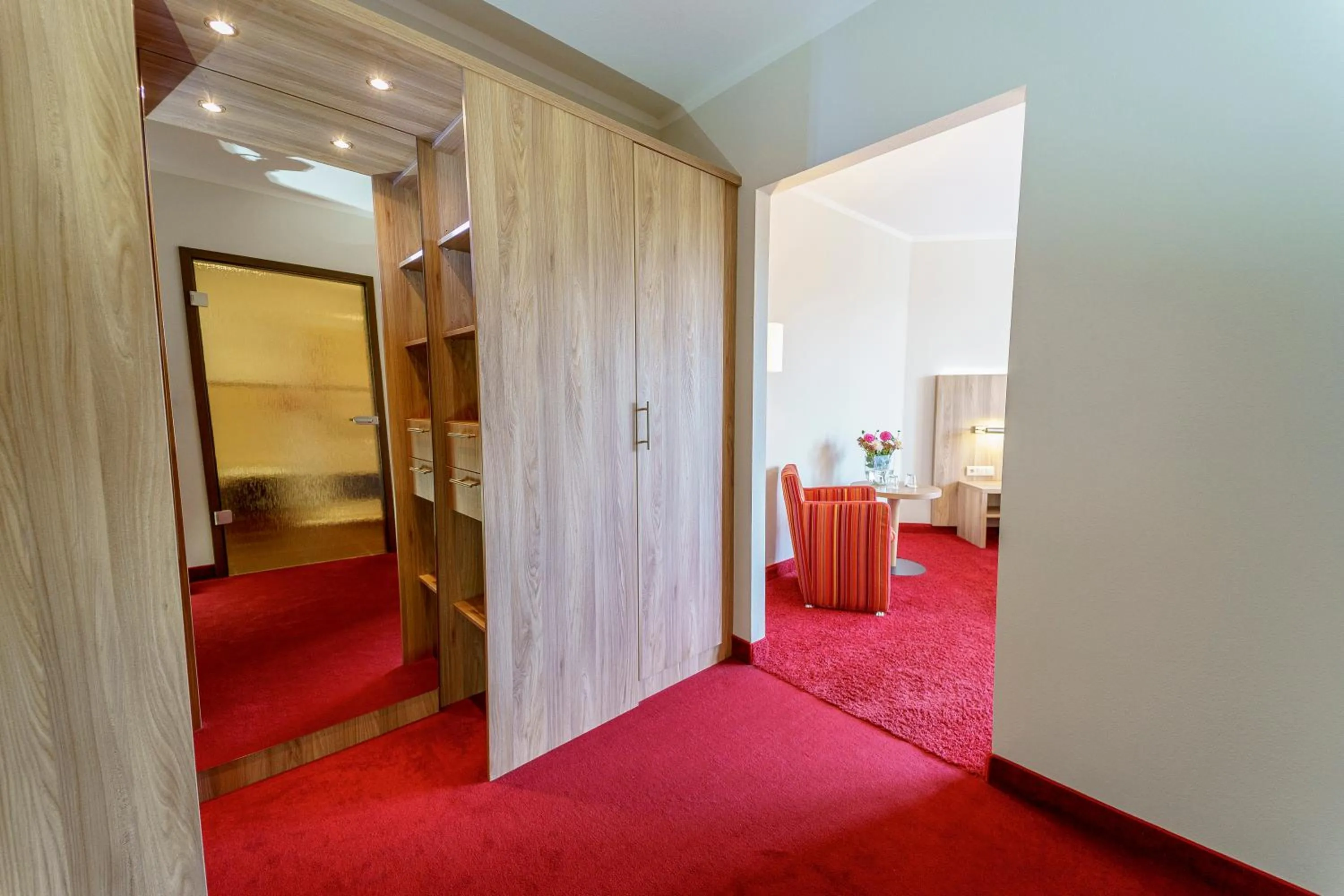 wardrobe, Bed in Einklang - Dein Hotel am Südhorn