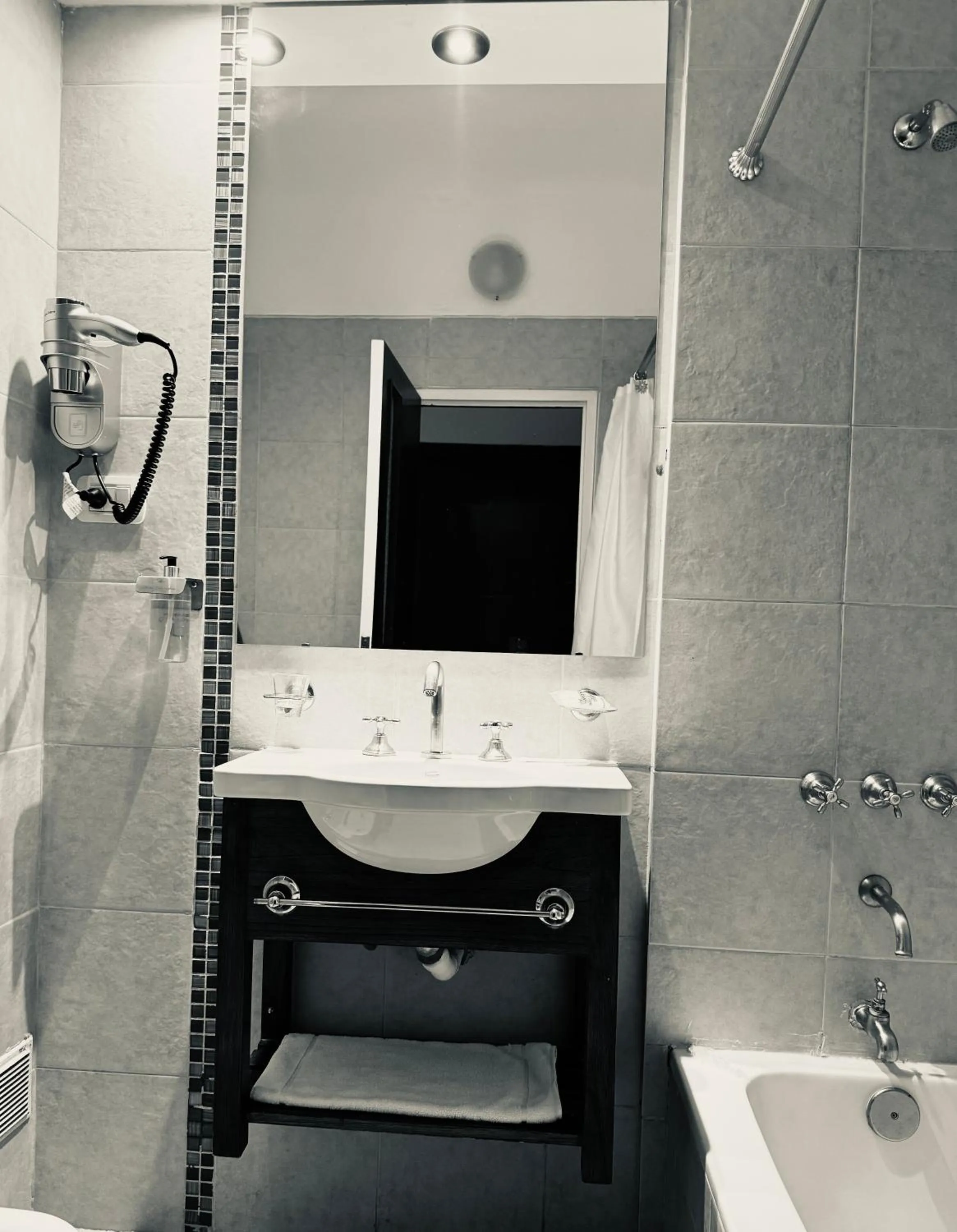 Shower in Hotel Termal Emperatriz Termas de Río Hondo