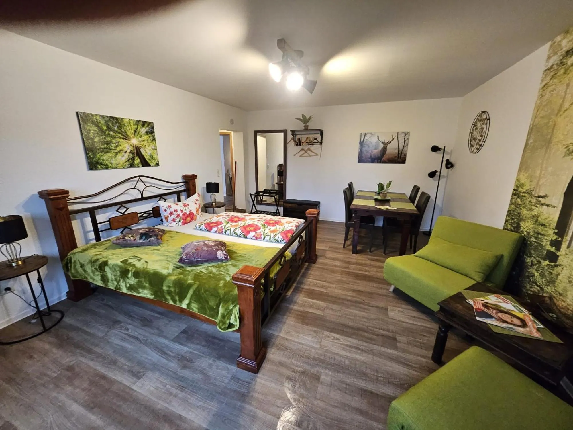 Living room, Bed in Landhotel "Zum ersten Siedler"