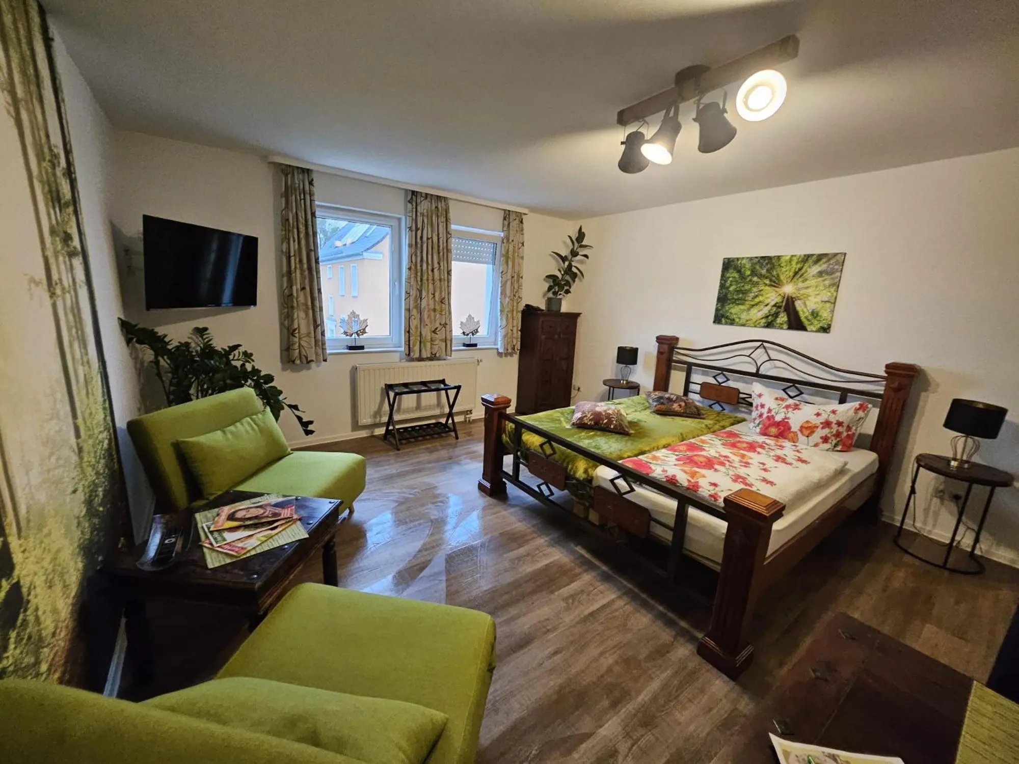 Living room, Bed in Landhotel "Zum ersten Siedler"