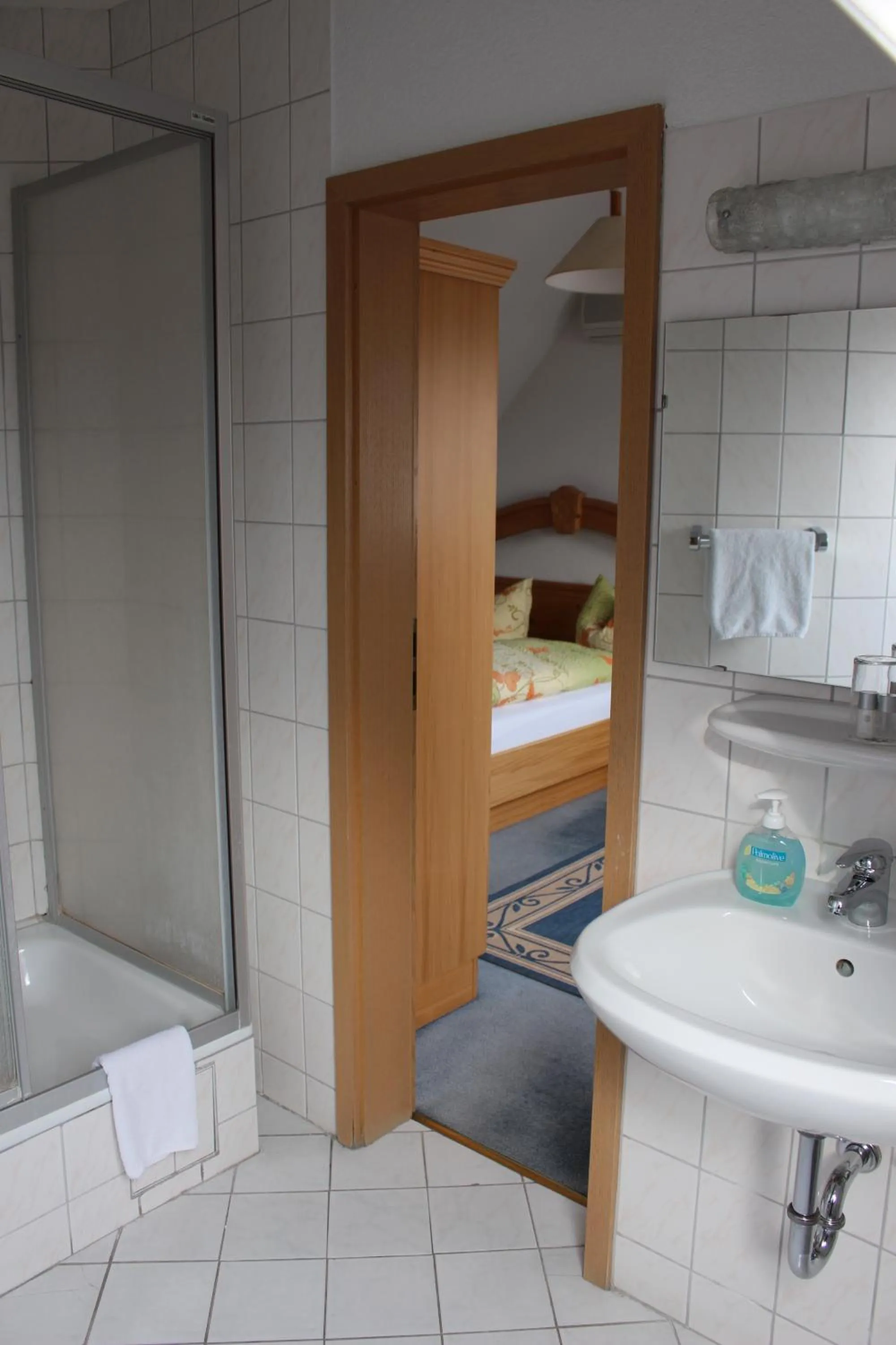 Bathroom in Landhotel "Zum ersten Siedler"