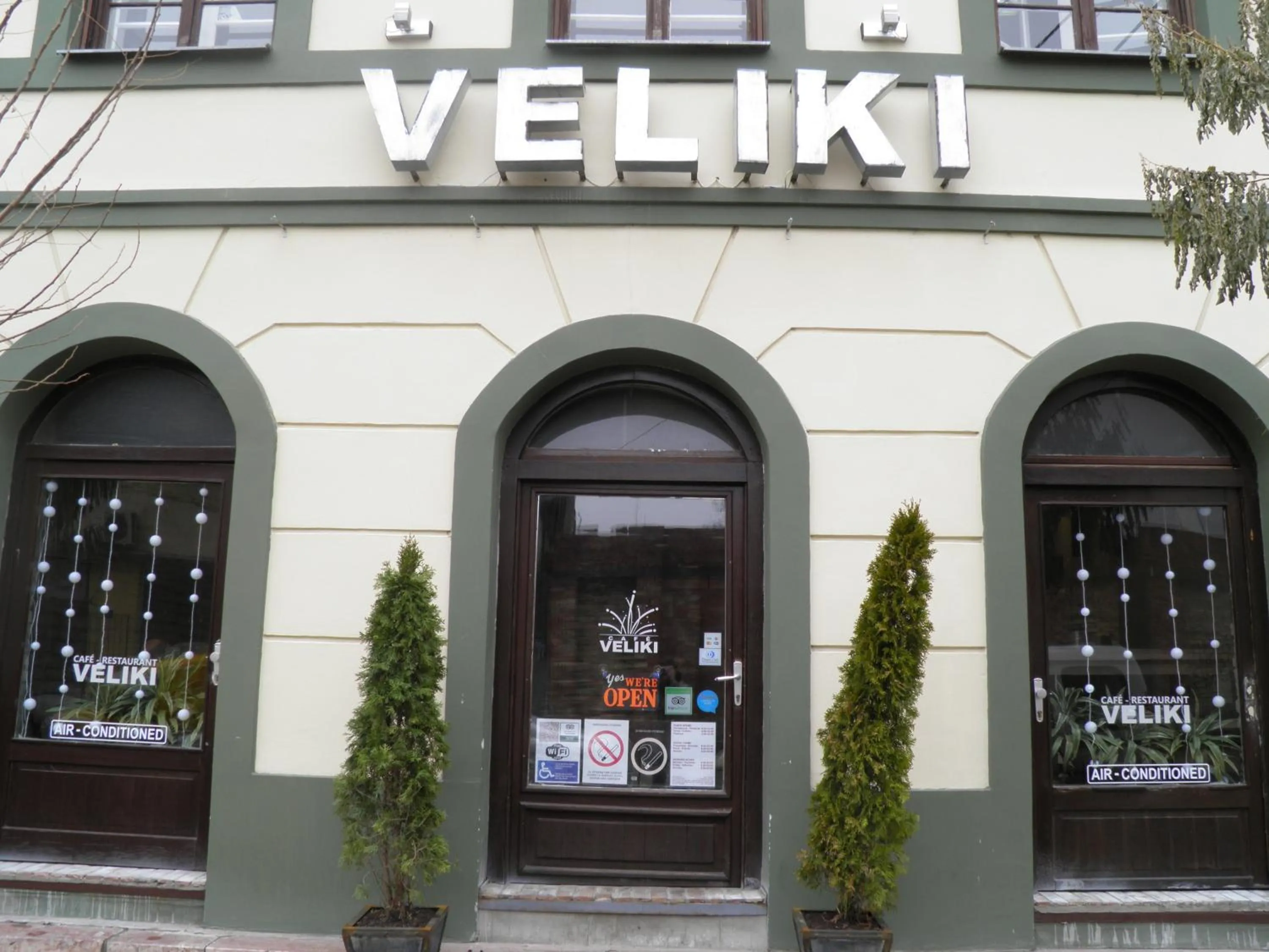 Facade/entrance in Veliki Garni Hotel