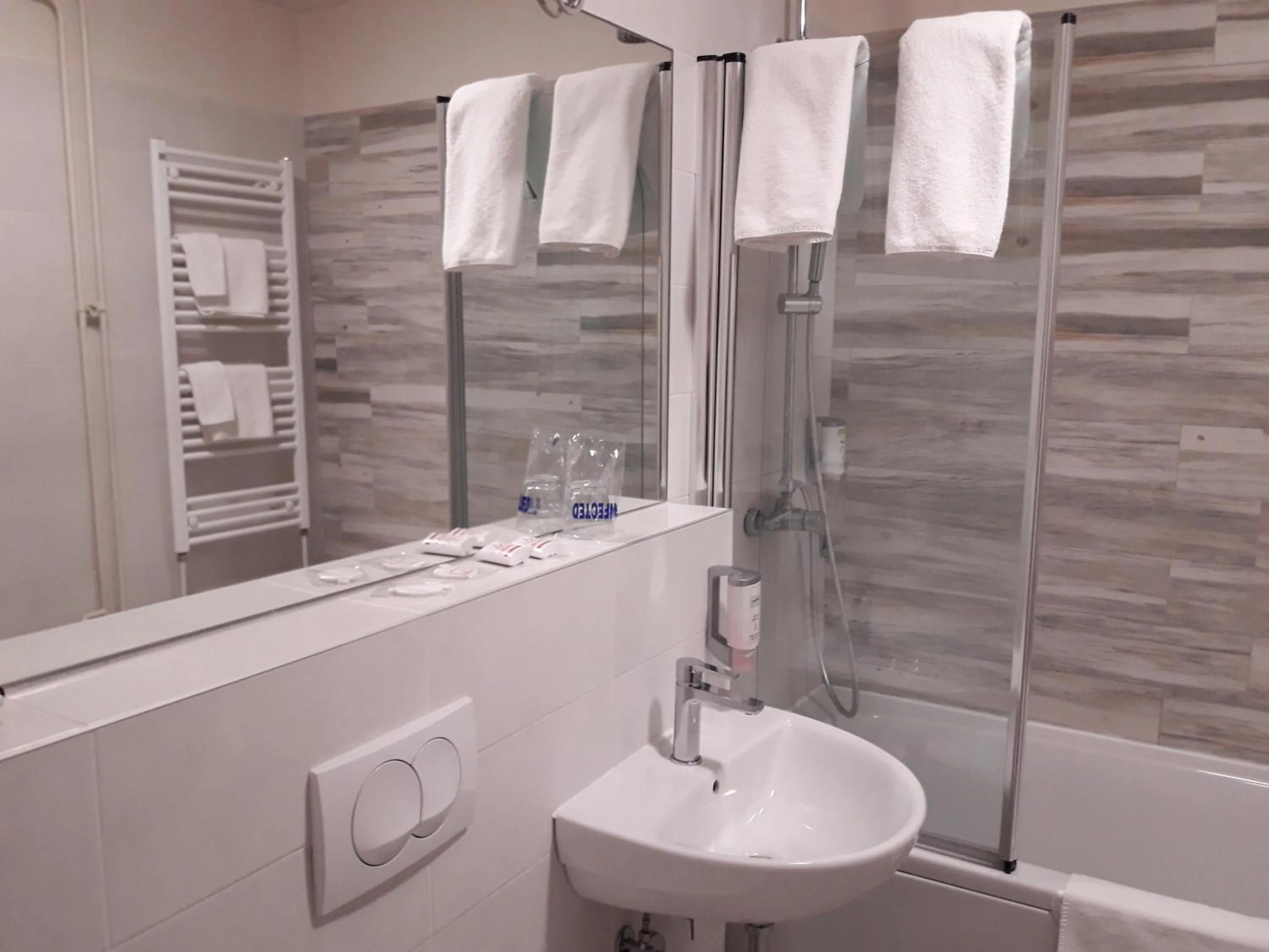 Bathroom in Veliki Garni Hotel