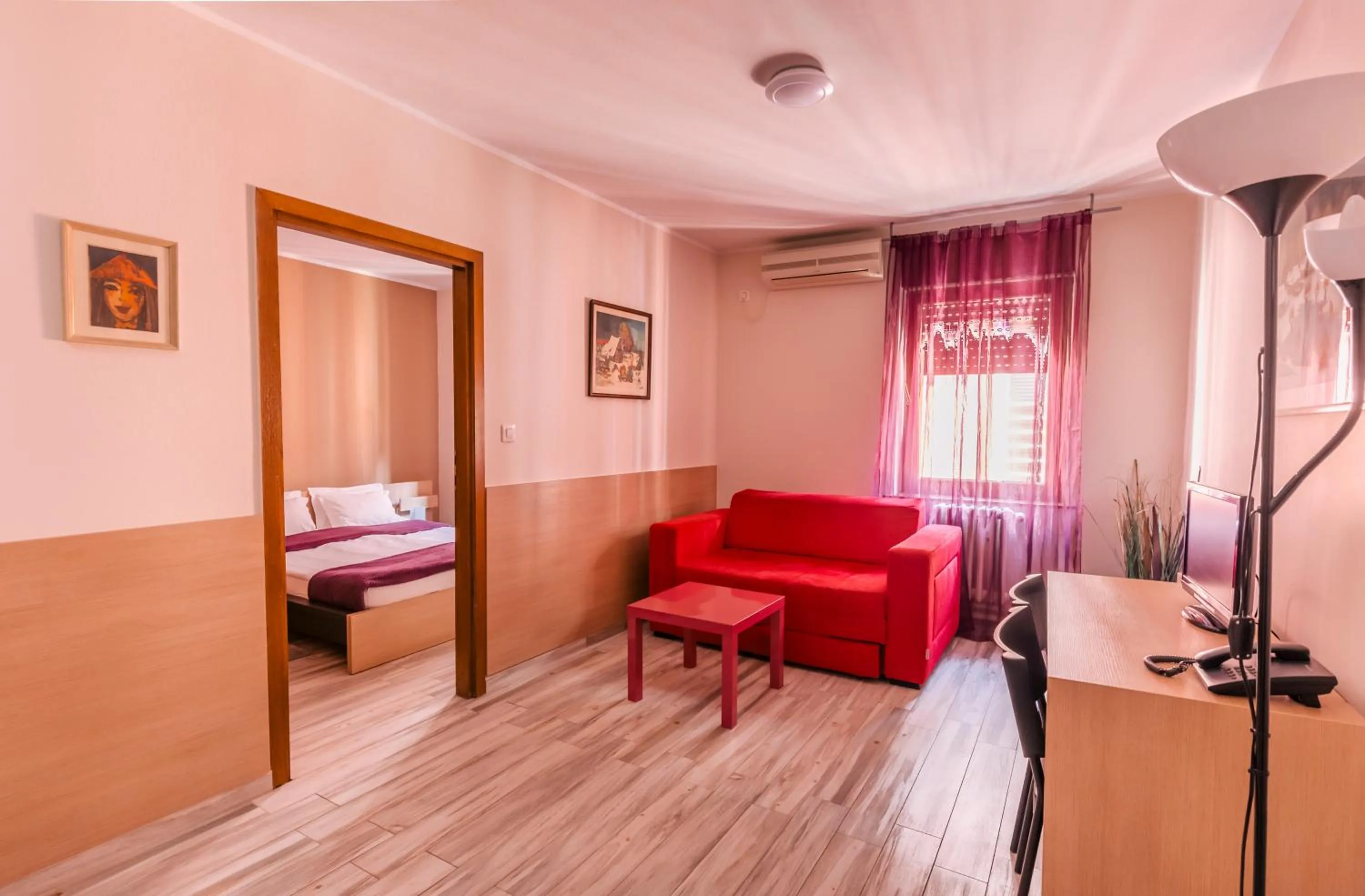 Bathroom, Bed in Veliki Garni Hotel