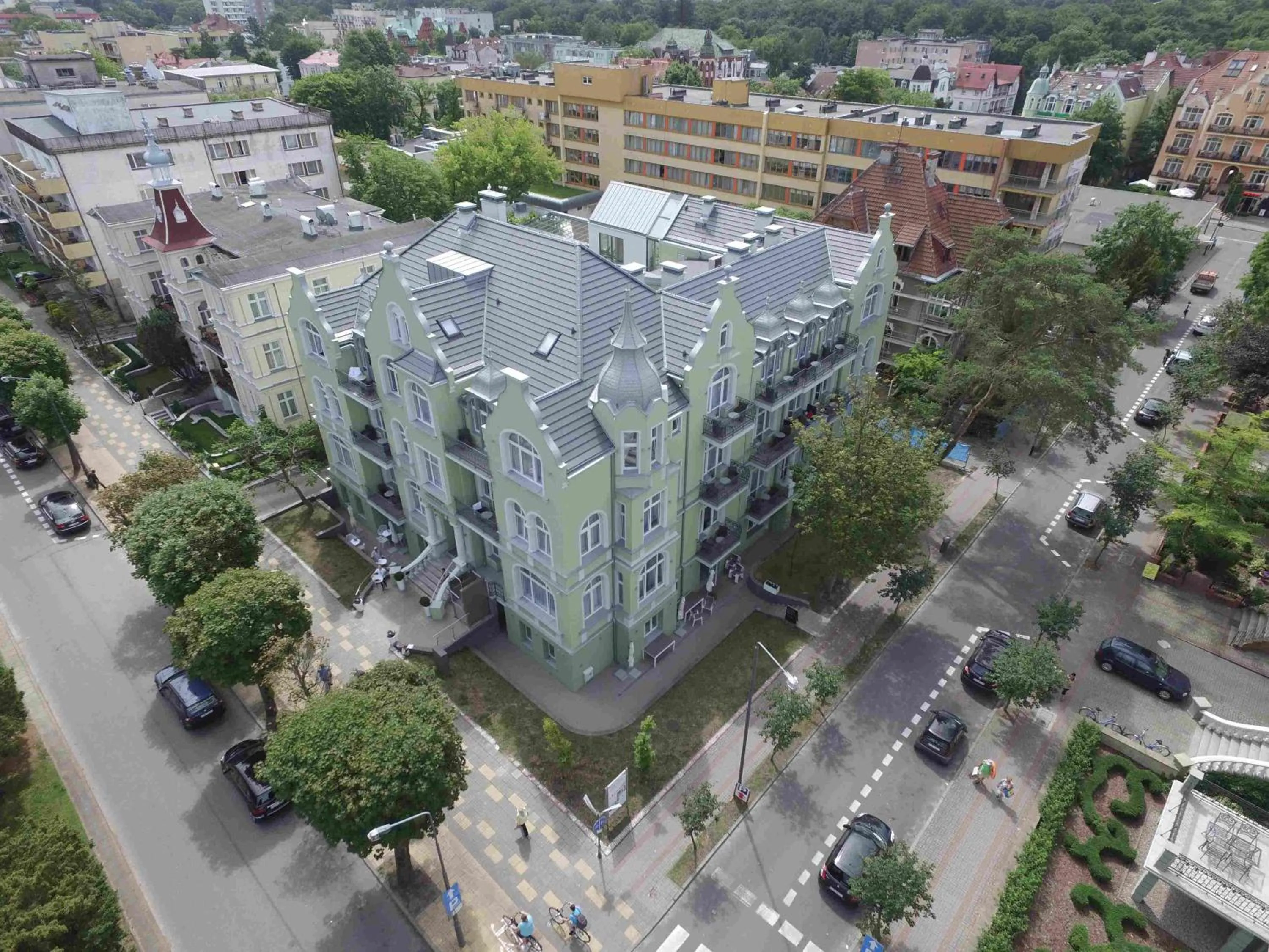 Property building in Admirał I